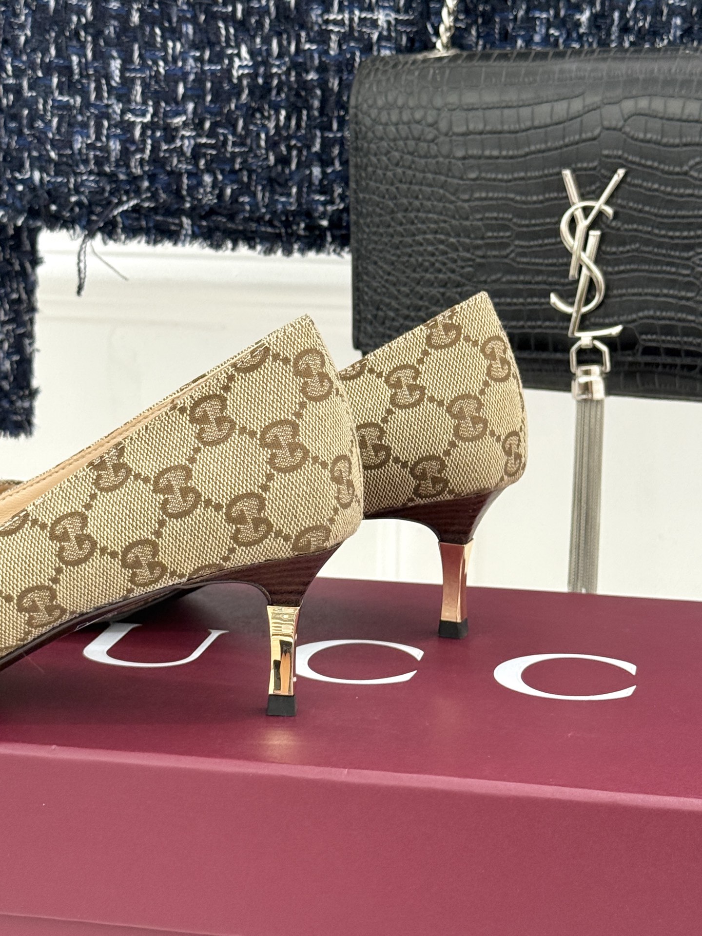 Gucci/古驰 26WF新品极简老花尖头高跟鞋Gucci 2026春夏极简新作以克制美学焕新经典GG老