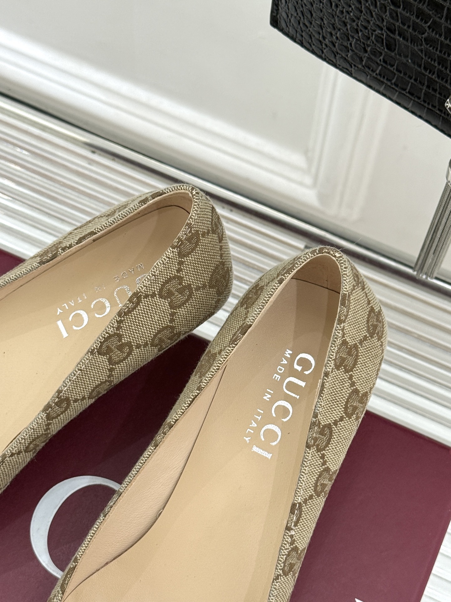 Gucci/古驰 26WF新品极简老花尖头高跟鞋Gucci 2026春夏极简新作以克制美学焕新经典GG老