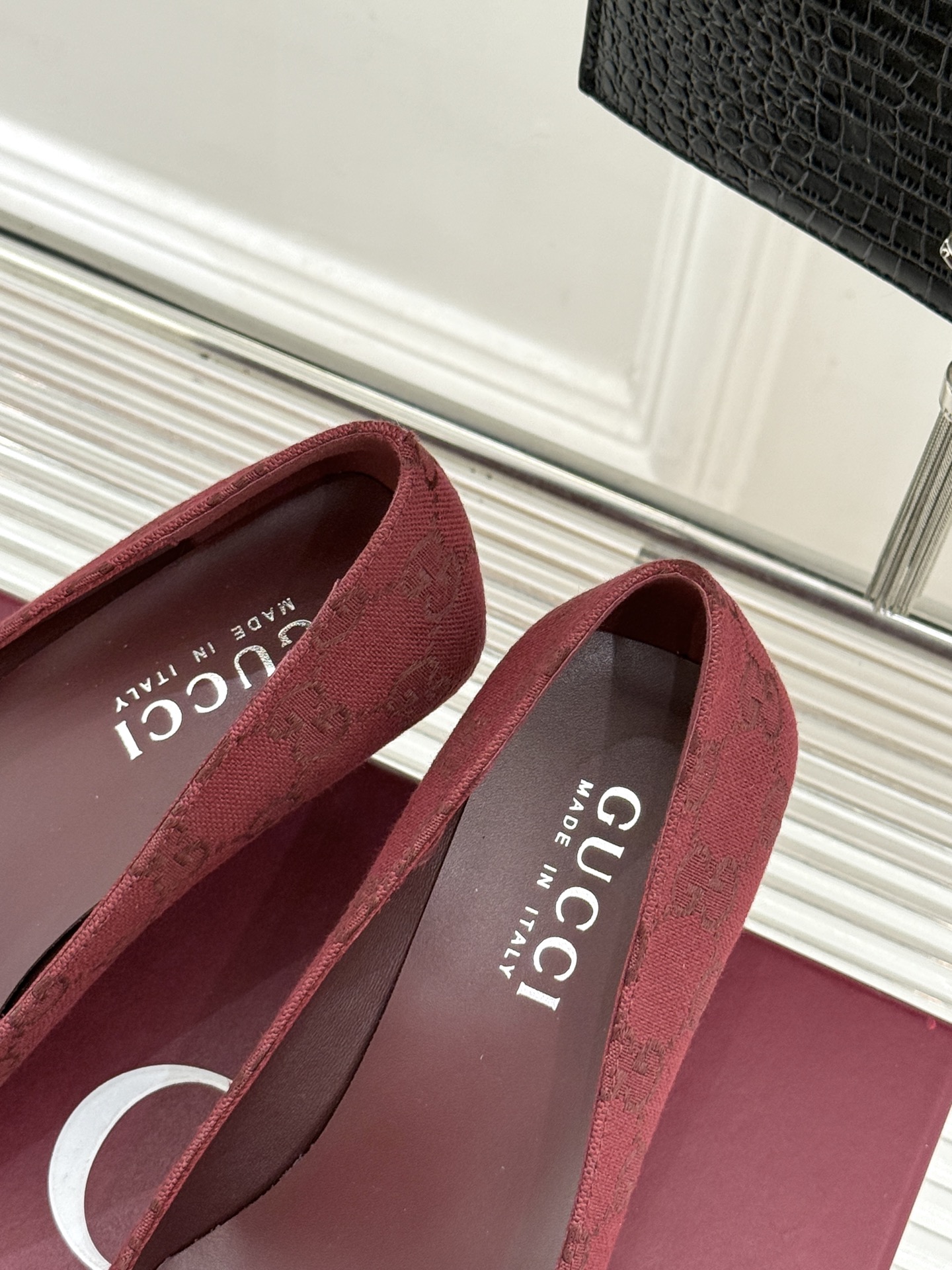 Gucci/古驰 26WF新品极简老花尖头高跟鞋Gucci 2026春夏极简新作以克制美学焕新经典GG老