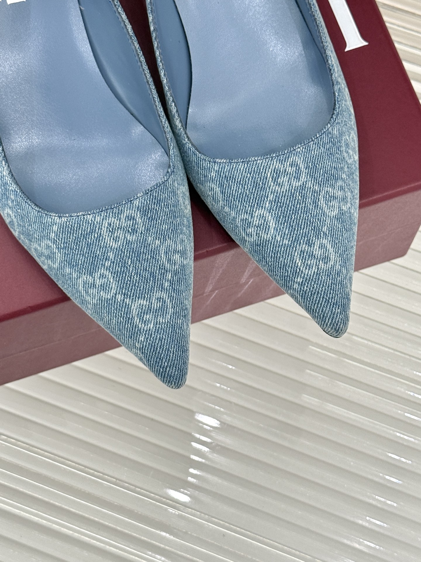 Gucci/古驰 26WF新品极简老花尖头高跟鞋Gucci 2026春夏极简新作以克制美学焕新经典GG老