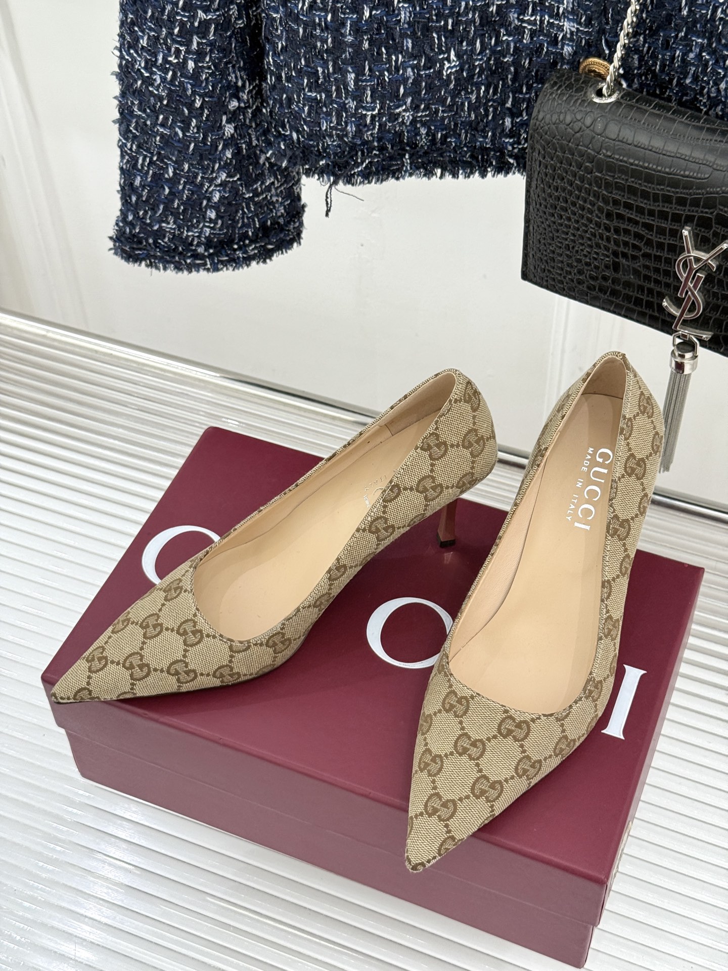 Gucci/古驰 26WF新品极简老花尖头高跟鞋Gucci 2026春夏极简新作以克制美学焕新经典GG老