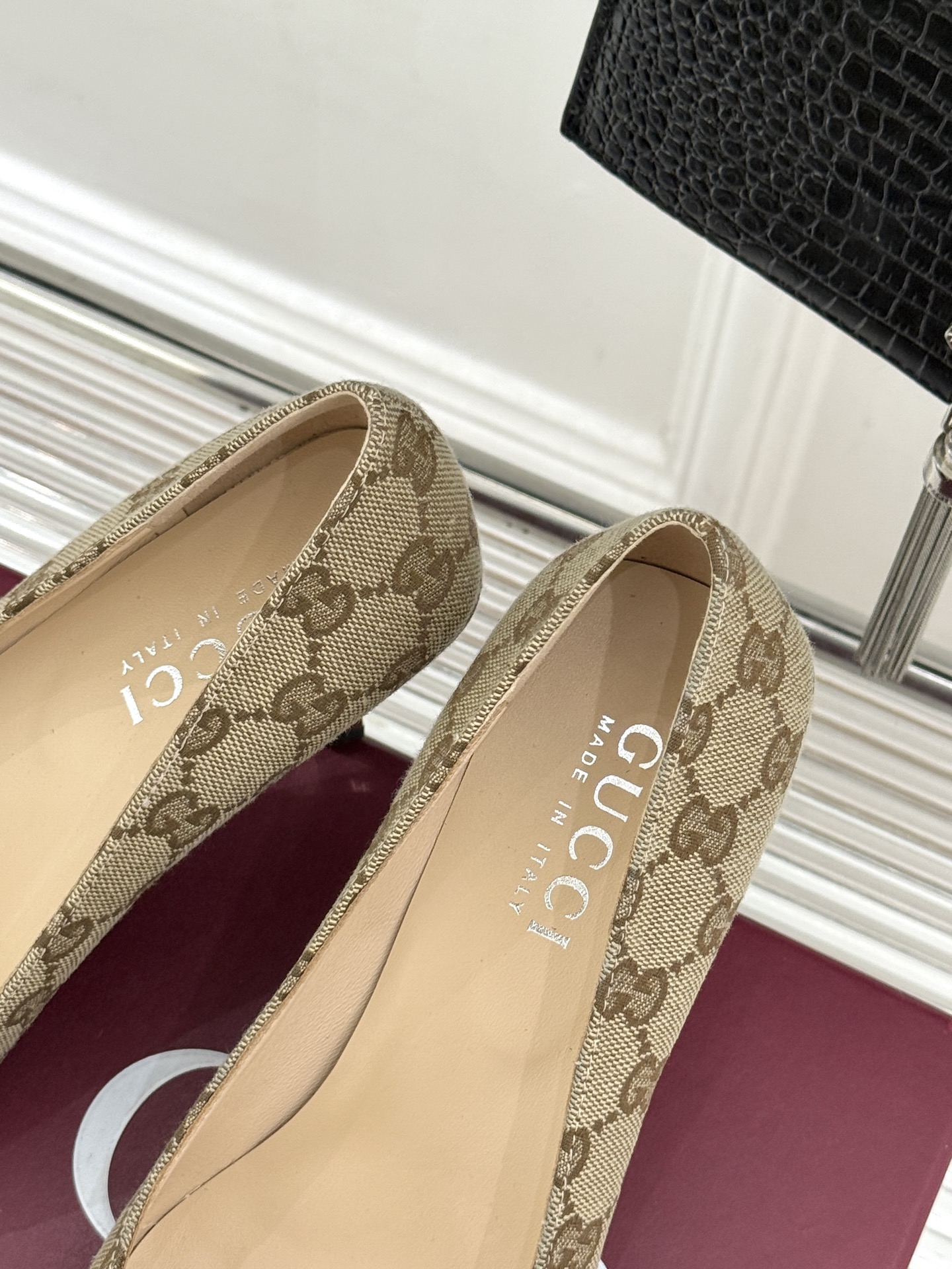 Gucci/古驰 26WF新品极简老花尖头高跟鞋Gucci 2026春夏极简新作以克制美学焕新经典GG老