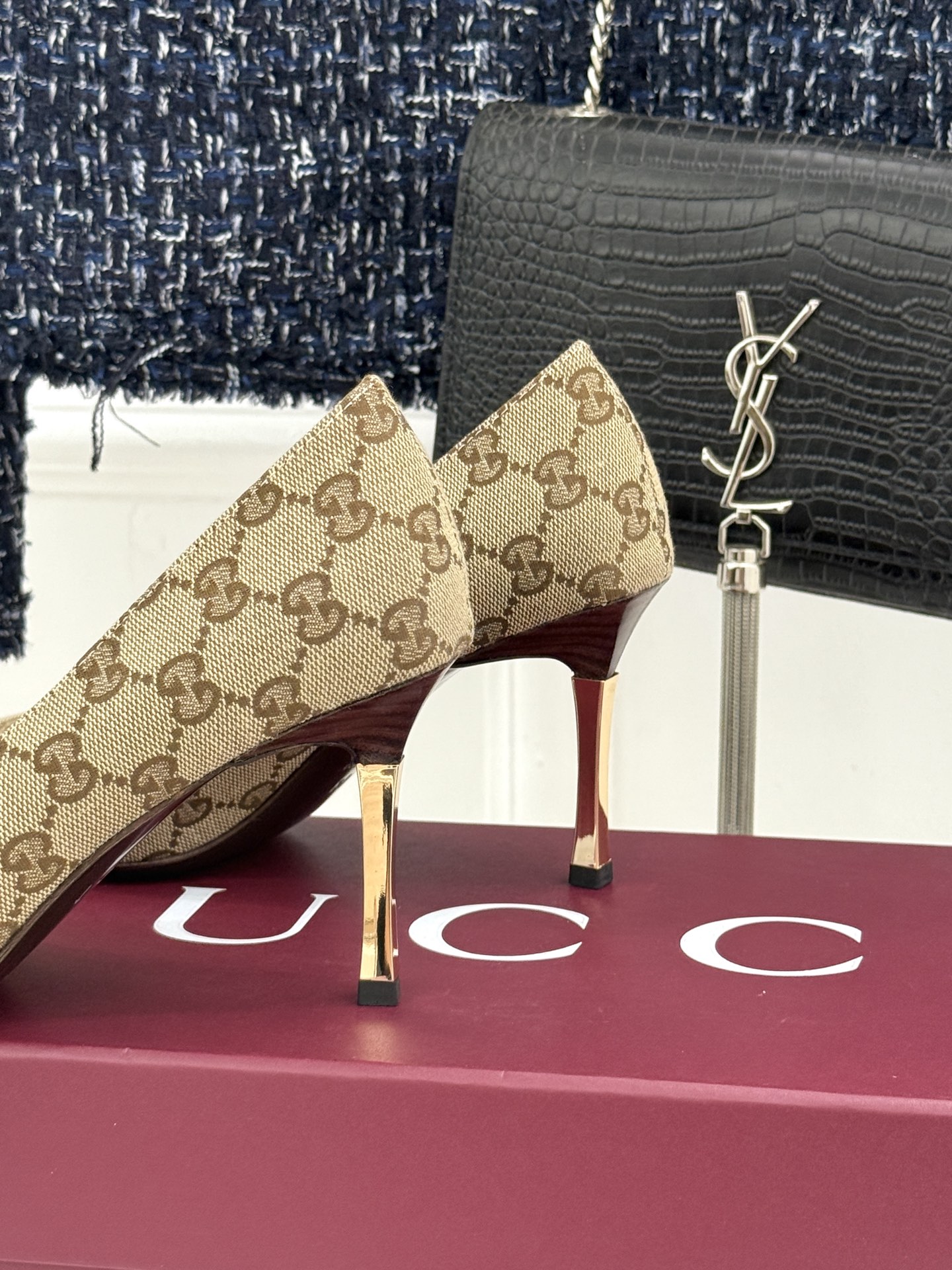 Gucci/古驰 26WF新品极简老花尖头高跟鞋Gucci 2026春夏极简新作以克制美学焕新经典GG老