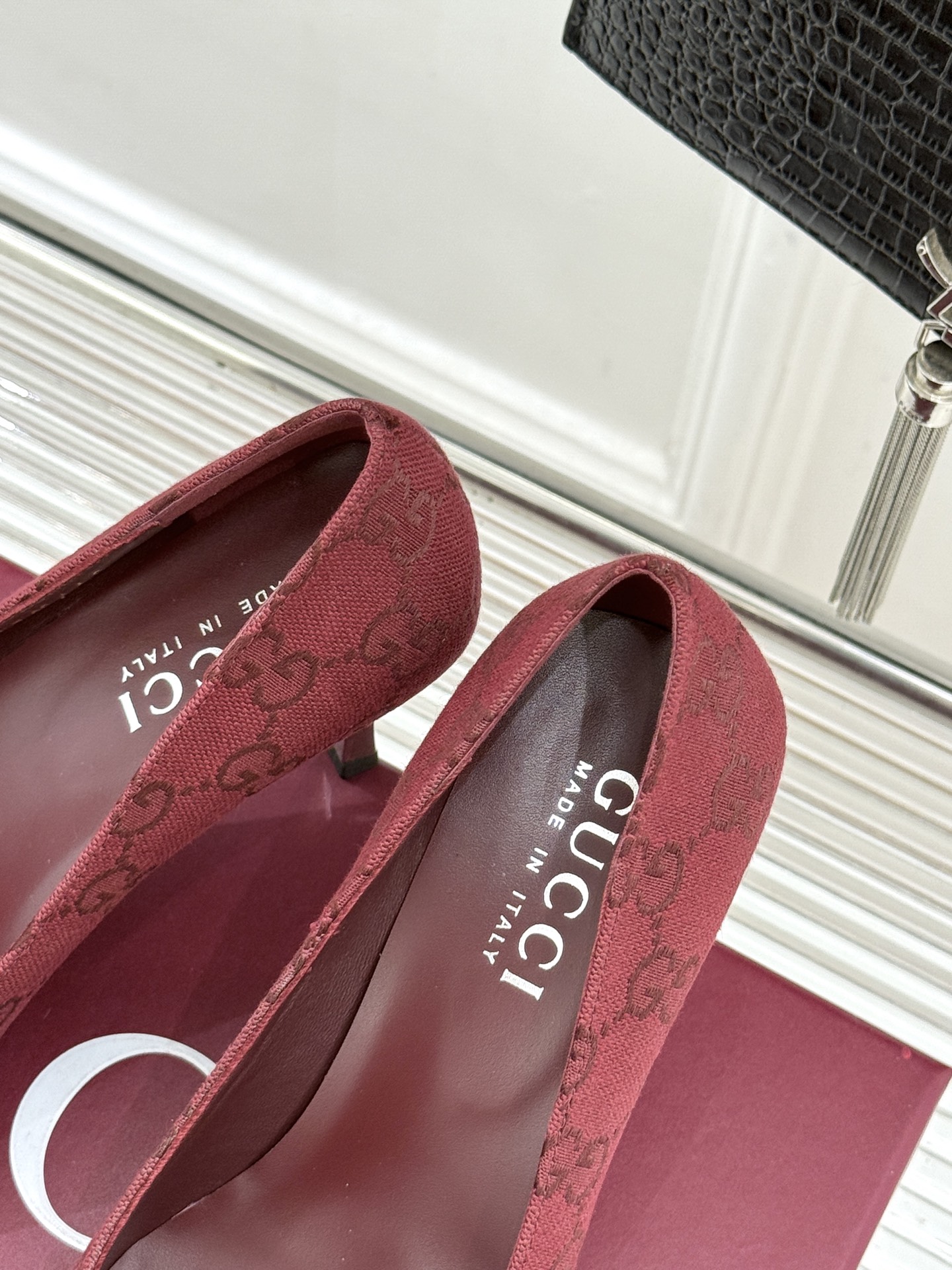 Gucci/古驰 26WF新品极简老花尖头高跟鞋Gucci 2026春夏极简新作以克制美学焕新经典GG老