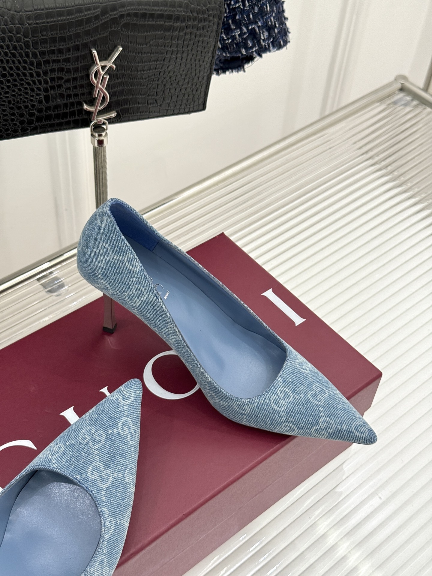 Gucci/古驰 26WF新品极简老花尖头高跟鞋Gucci 2026春夏极简新作以克制美学焕新经典GG老