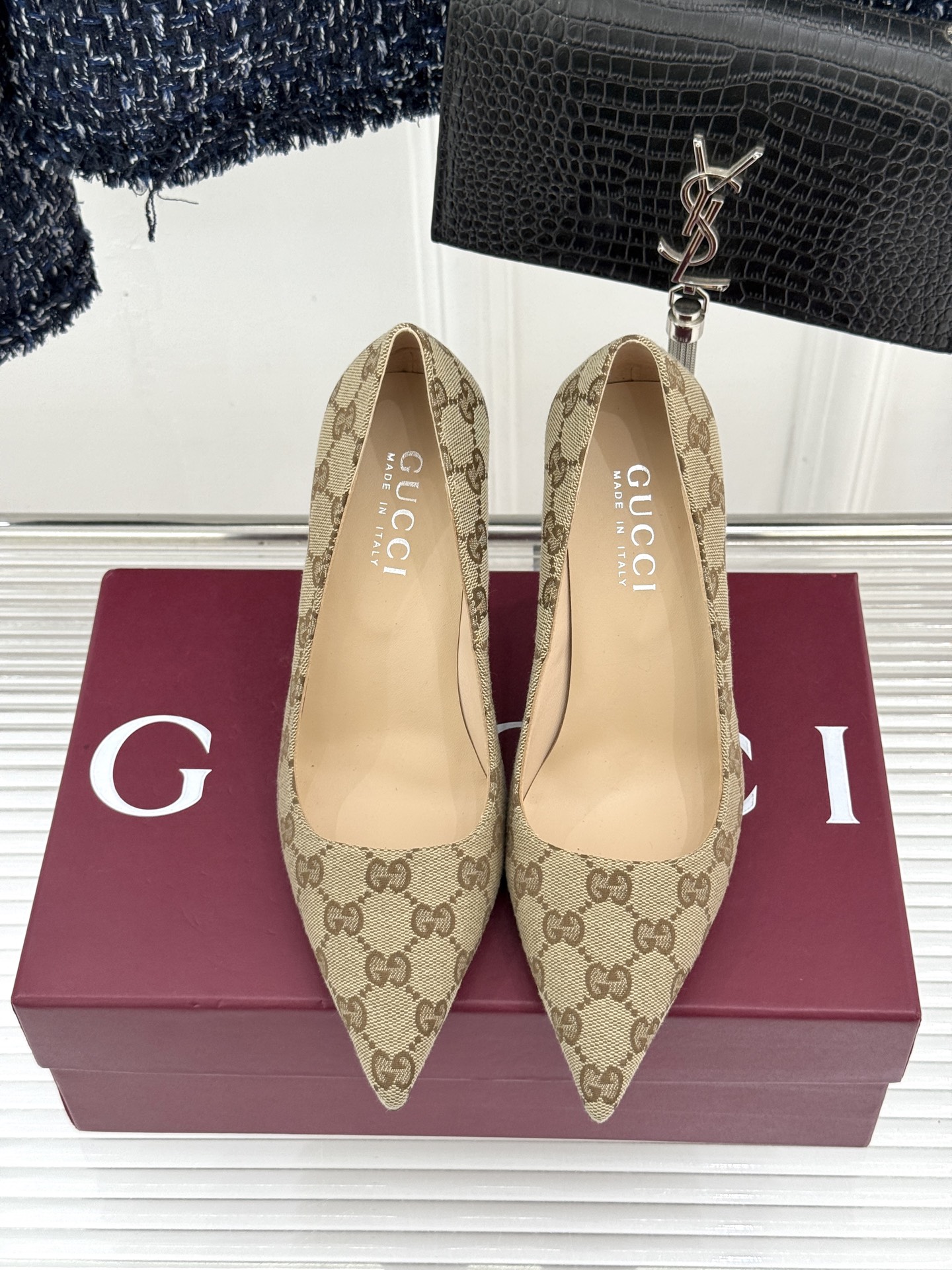 Gucci/古驰 26WF新品极简老花尖头高跟鞋Gucci 2026春夏极简新作以克制美学焕新经典GG老