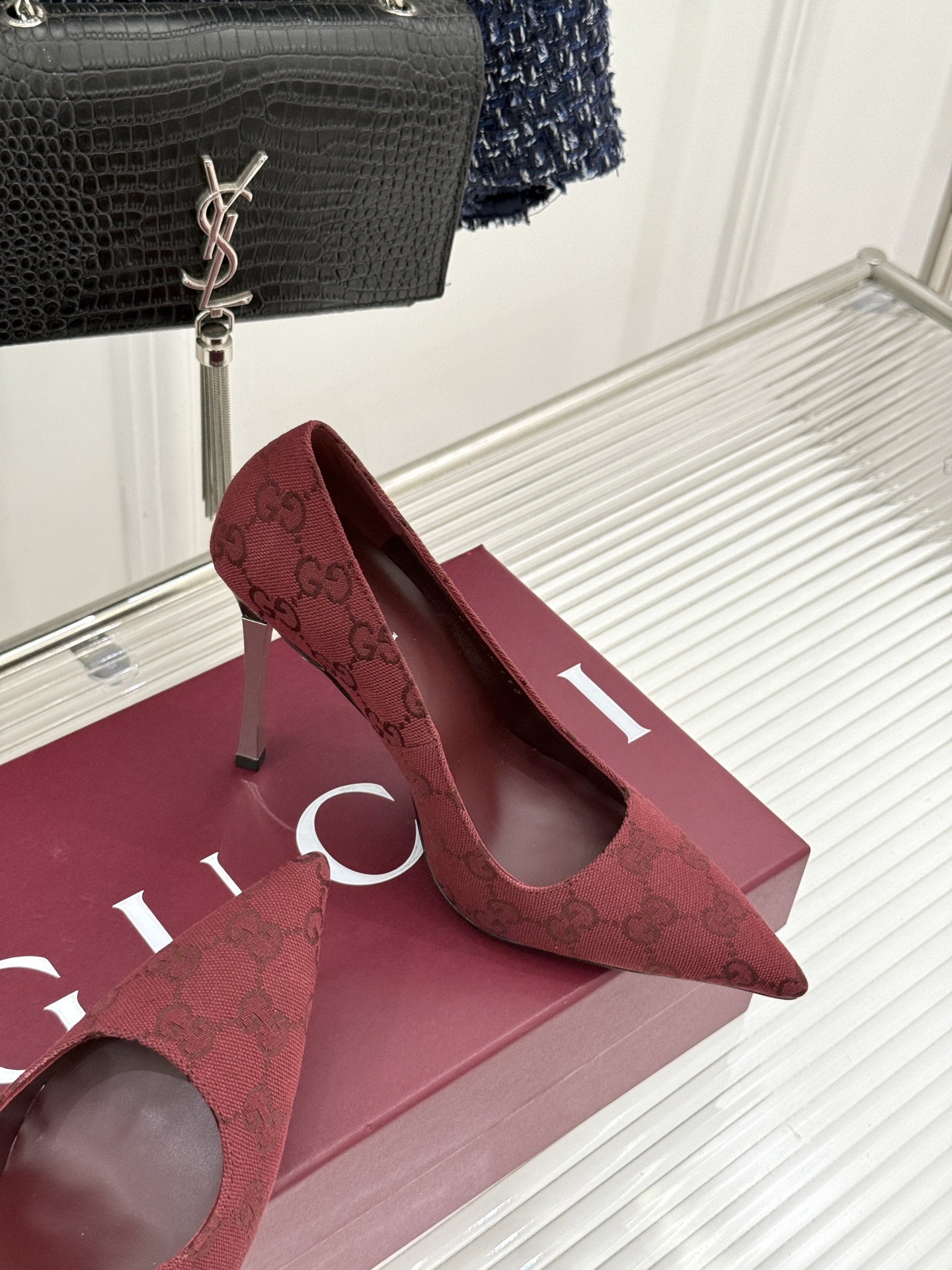 Gucci/古驰 26WF新品极简老花尖头高跟鞋Gucci 2026春夏极简新作以克制美学焕新经典GG老