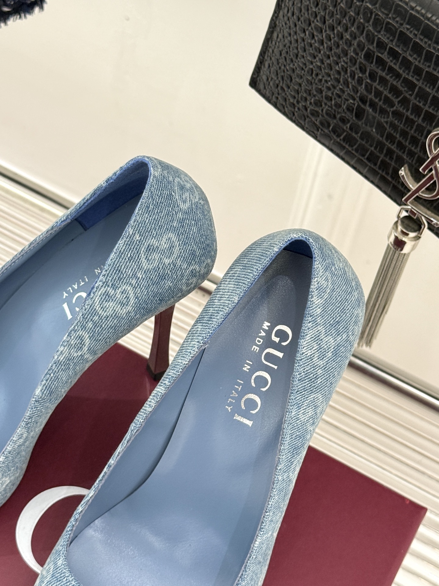 Gucci/古驰 26WF新品极简老花尖头高跟鞋Gucci 2026春夏极简新作以克制美学焕新经典GG老