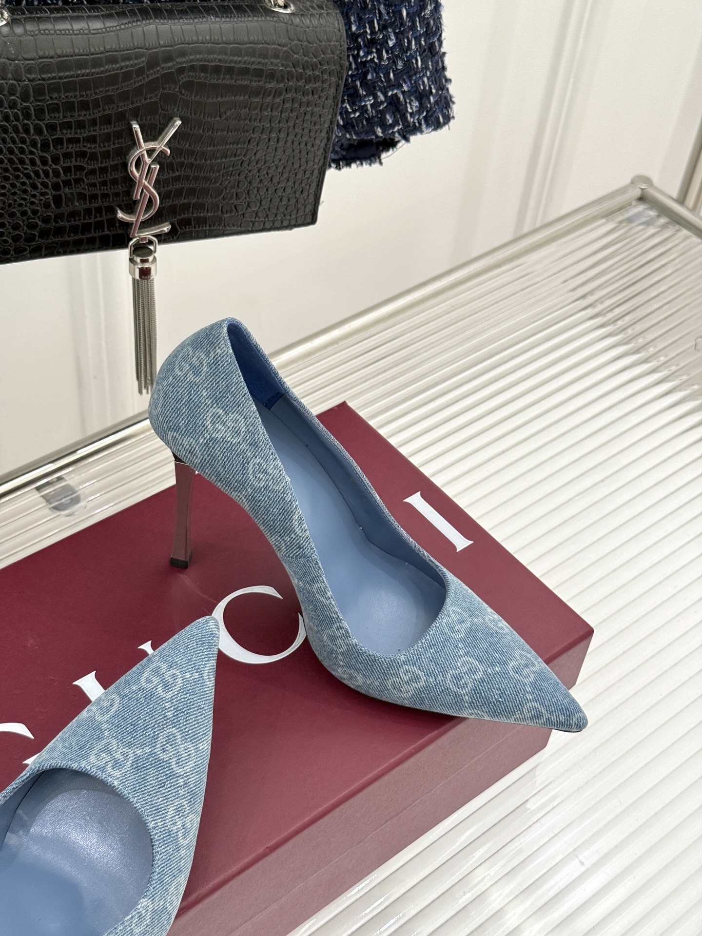 Gucci/古驰 26WF新品极简老花尖头高跟鞋Gucci 2026春夏极简新作以克制美学焕新经典GG老