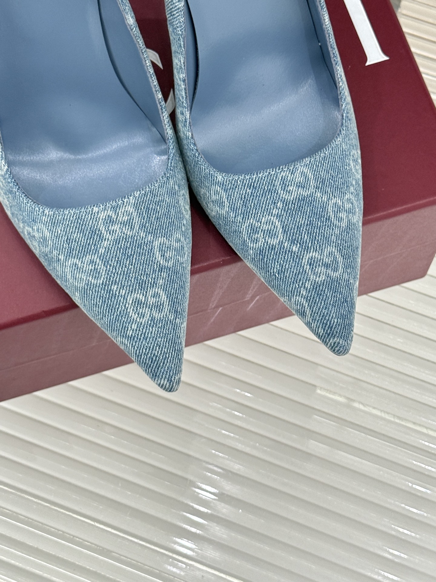 Gucci/古驰 26WF新品极简老花尖头高跟鞋Gucci 2026春夏极简新作以克制美学焕新经典GG老