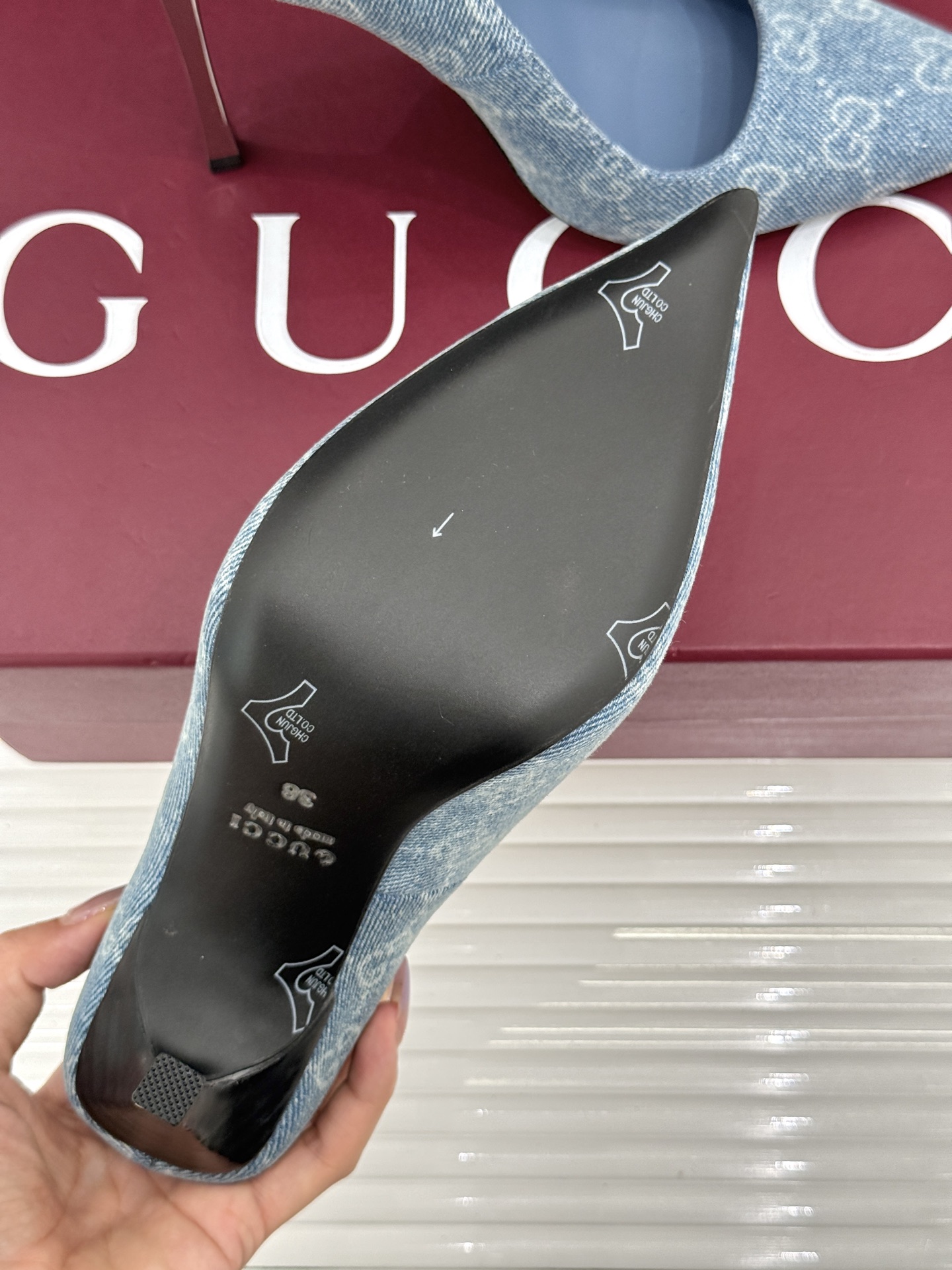 Gucci/古驰 26WF新品极简老花尖头高跟鞋Gucci 2026春夏极简新作以克制美学焕新经典GG老