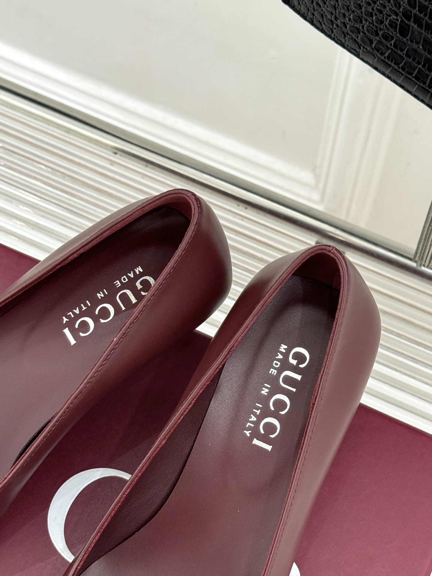 Gucci/古驰 26WF新品极简老花尖头高跟鞋Gucci 2026春夏极简新作以克制美学焕新经典GG老