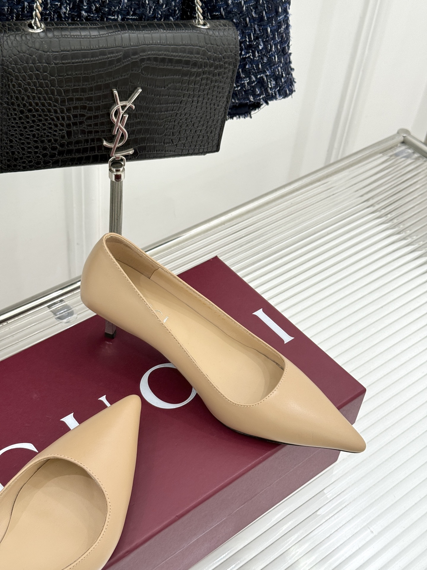 Gucci/古驰 26WF新品极简老花尖头高跟鞋Gucci 2026春夏极简新作以克制美学焕新经典GG老