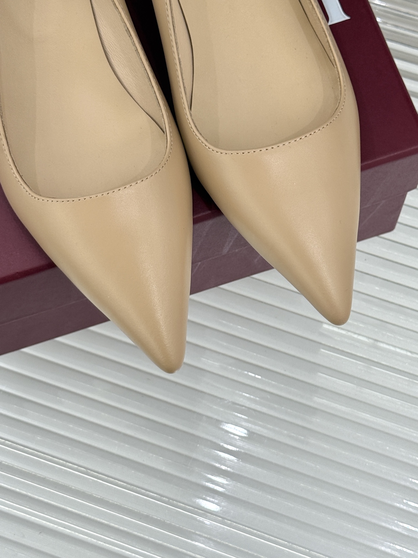 Gucci/古驰 26WF新品极简老花尖头高跟鞋Gucci 2026春夏极简新作以克制美学焕新经典GG老