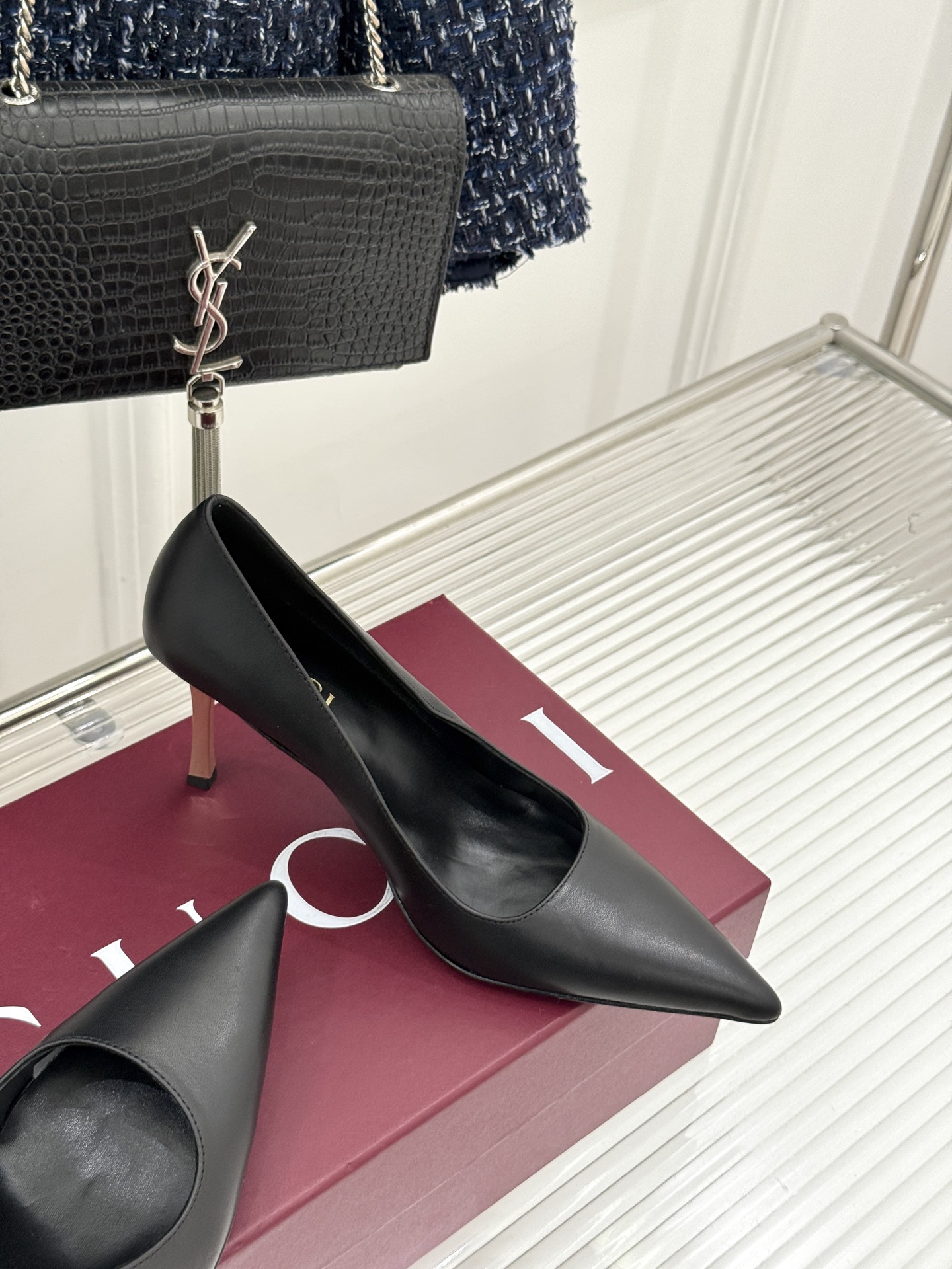 Gucci/古驰 26WF新品极简老花尖头高跟鞋Gucci 2026春夏极简新作以克制美学焕新经典GG老