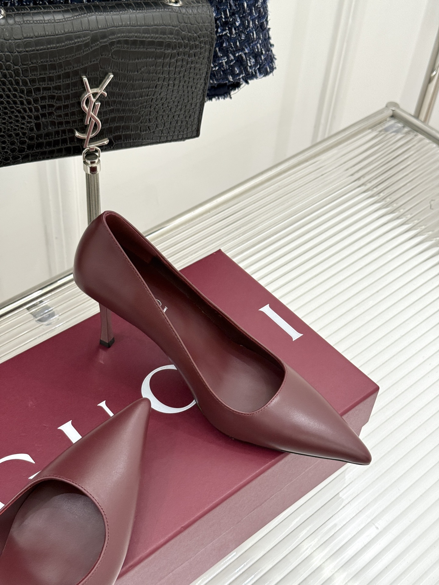 Gucci/古驰 26WF新品极简老花尖头高跟鞋Gucci 2026春夏极简新作以克制美学焕新经典GG老