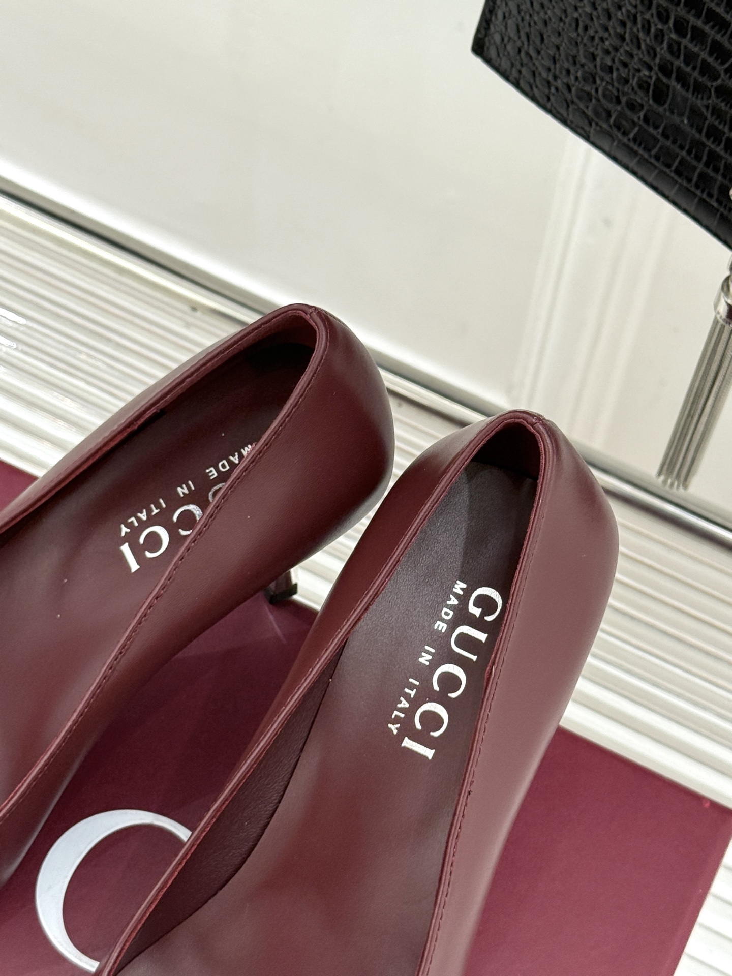 Gucci/古驰 26WF新品极简老花尖头高跟鞋Gucci 2026春夏极简新作以克制美学焕新经典GG老