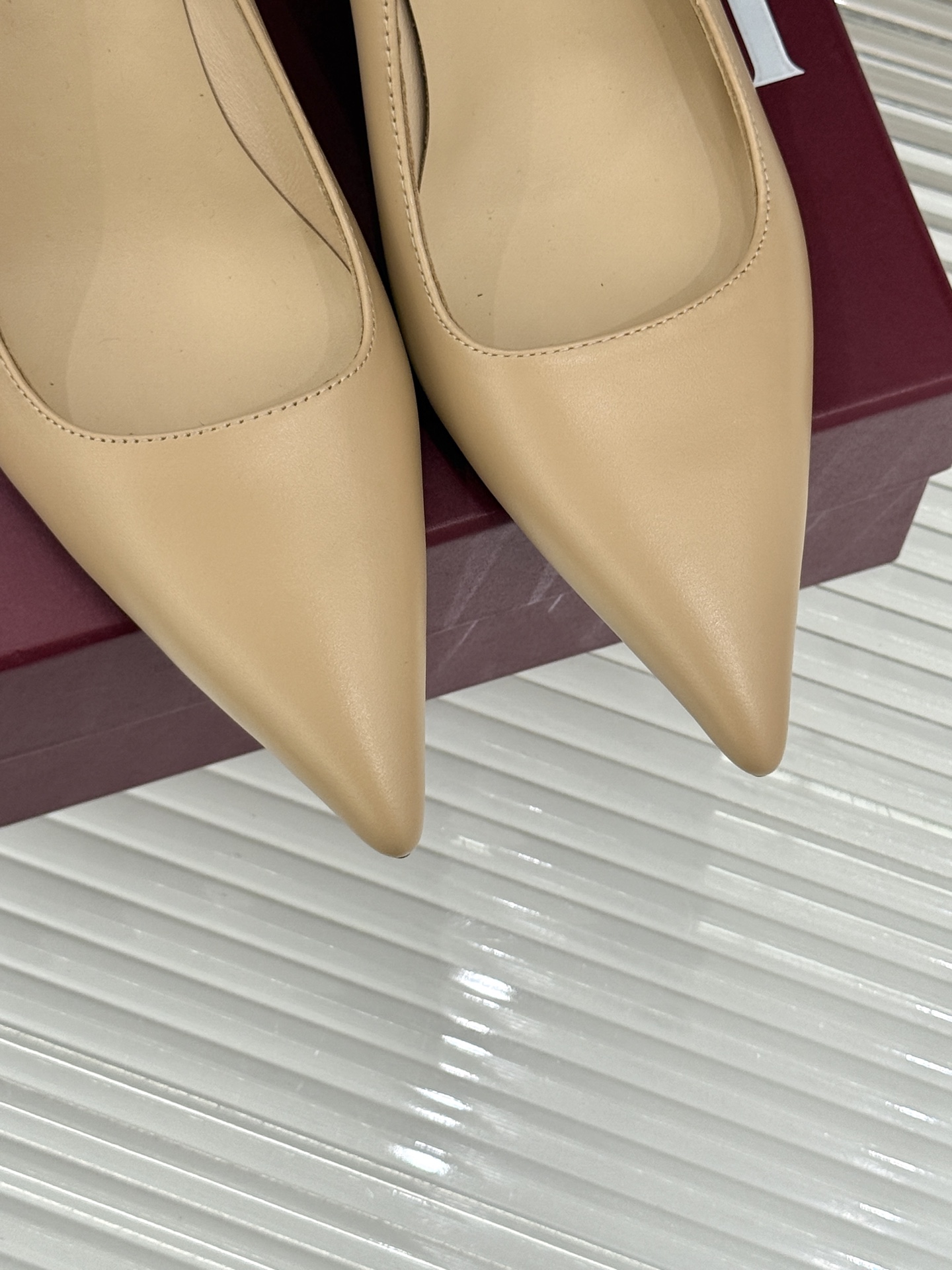 Gucci/古驰 26WF新品极简老花尖头高跟鞋Gucci 2026春夏极简新作以克制美学焕新经典GG老