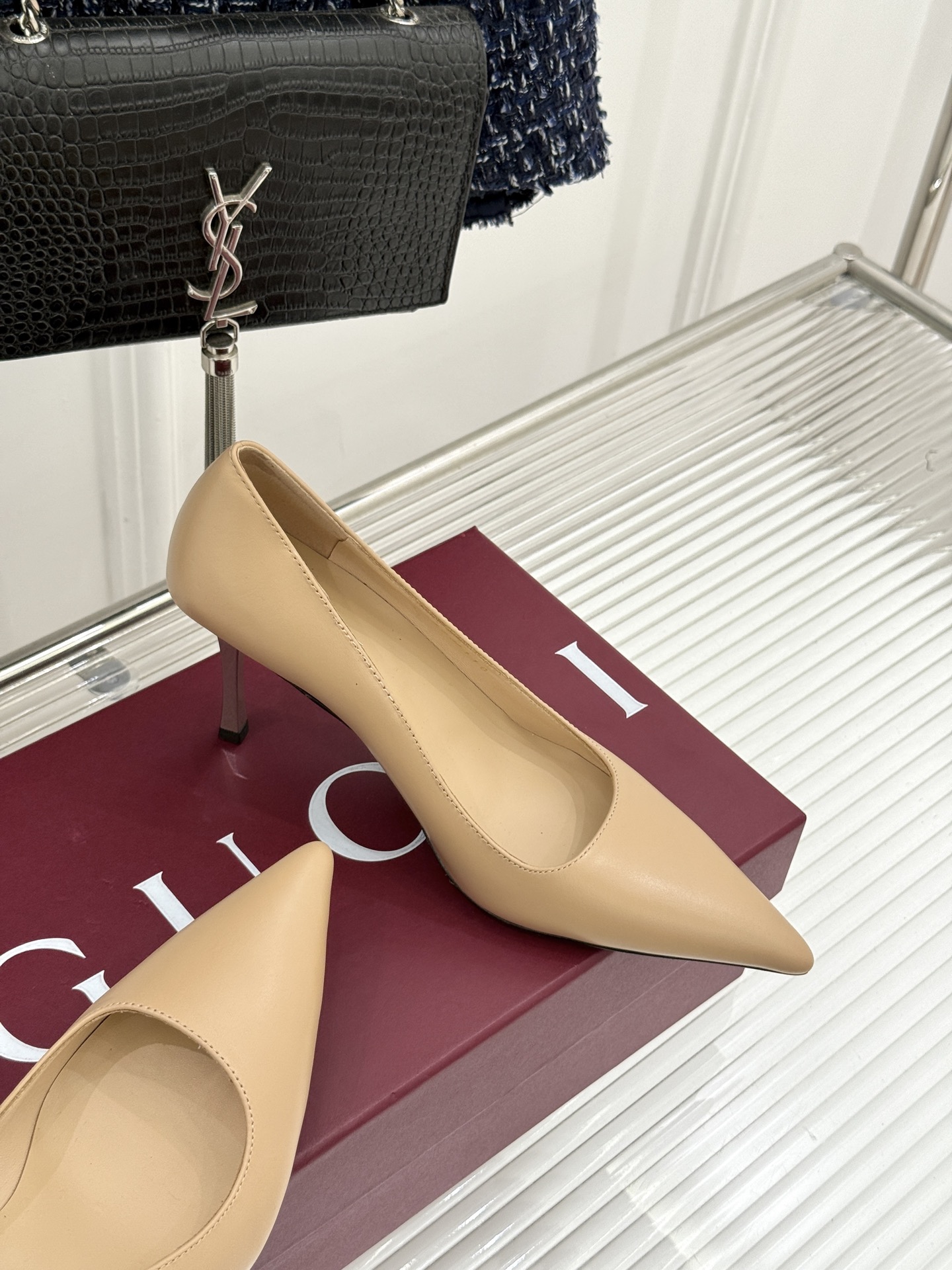 Gucci/古驰 26WF新品极简老花尖头高跟鞋Gucci 2026春夏极简新作以克制美学焕新经典GG老