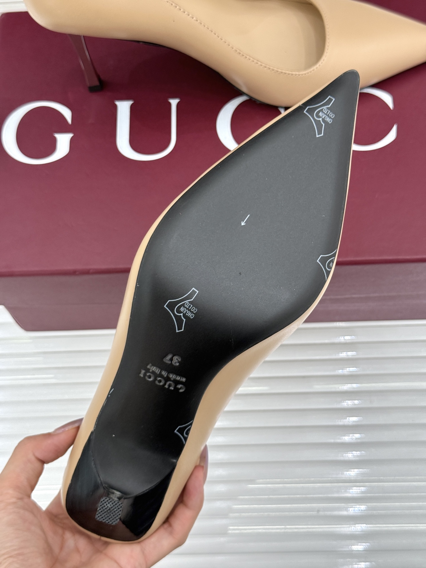 Gucci/古驰 26WF新品极简老花尖头高跟鞋Gucci 2026春夏极简新作以克制美学焕新经典GG老