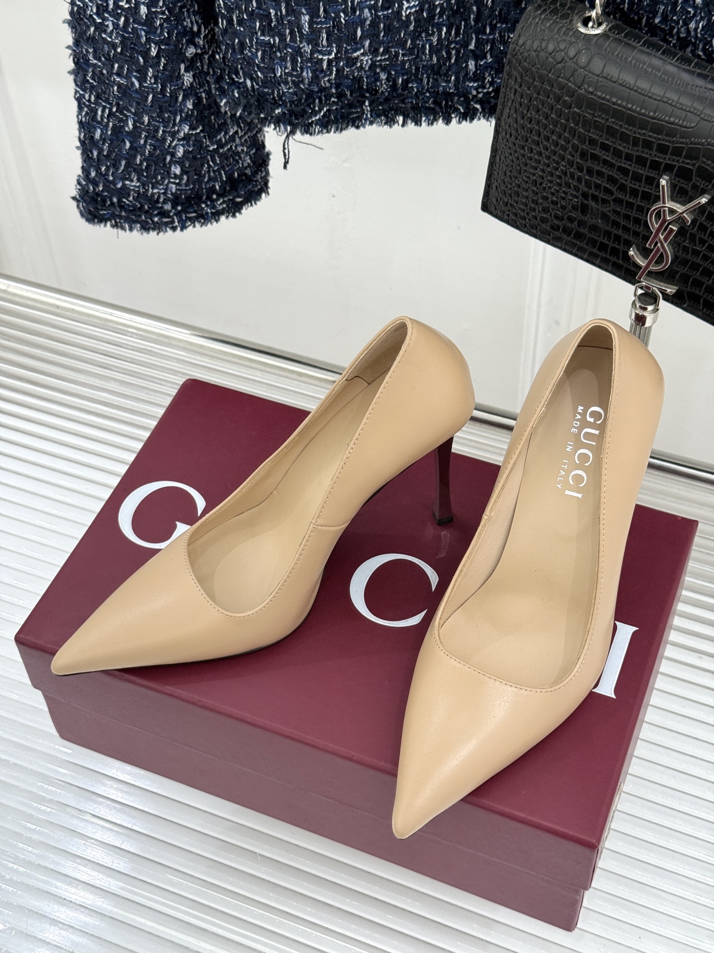 Gucci/古驰 26WF新品极简老花尖头高跟鞋Gucci 2026春夏极简新作以克制美学焕新经典GG老