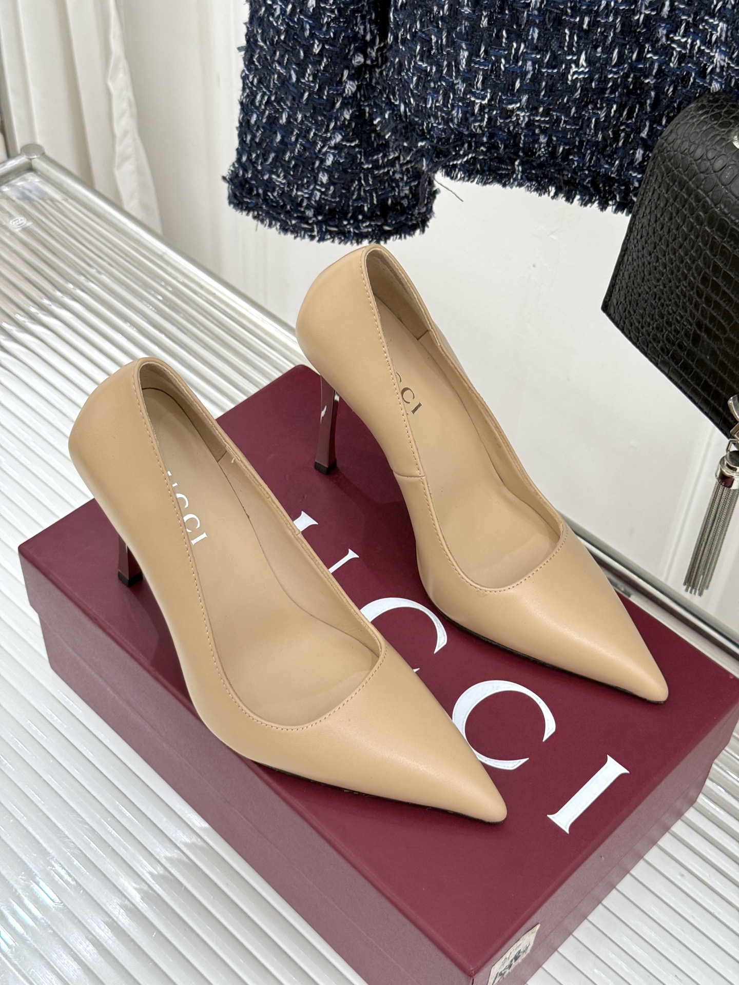 Gucci/古驰 26WF新品极简老花尖头高跟鞋Gucci 2026春夏极简新作以克制美学焕新经典GG老