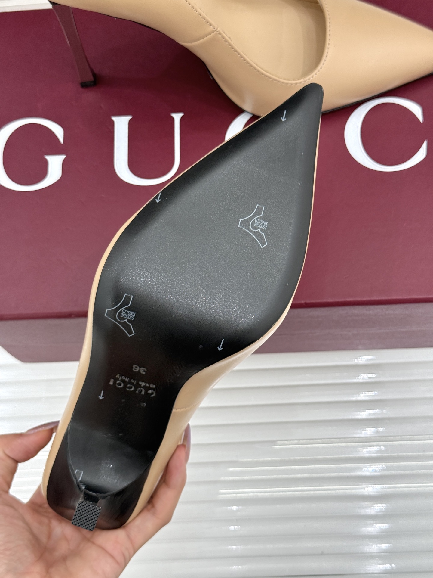 Gucci/古驰 26WF新品极简老花尖头高跟鞋Gucci 2026春夏极简新作以克制美学焕新经典GG老