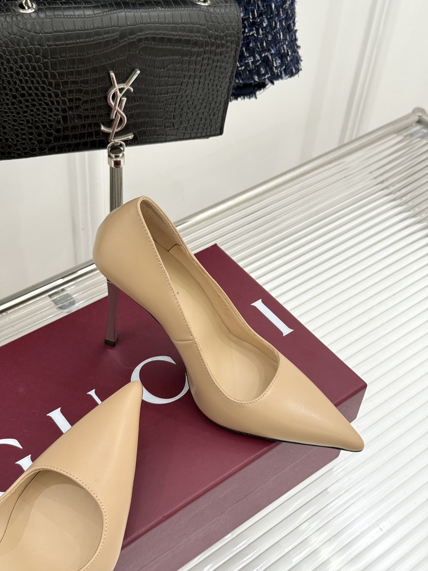 Gucci/古驰 26WF新品极简老花尖头高跟鞋Gucci 2026春夏极简新作以克制美学焕新经典GG老