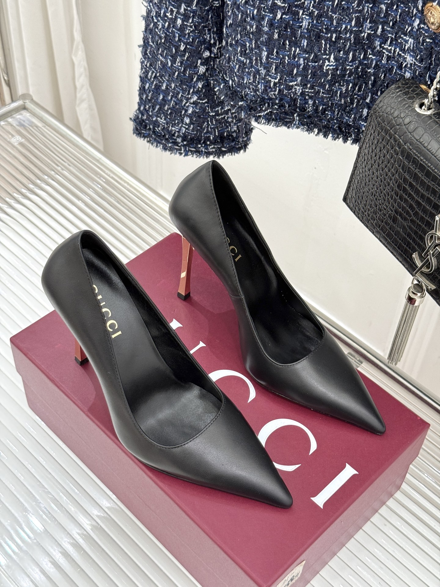 Gucci/古驰 26WF新品极简老花尖头高跟鞋Gucci 2026春夏极简新作以克制美学焕新经典GG老