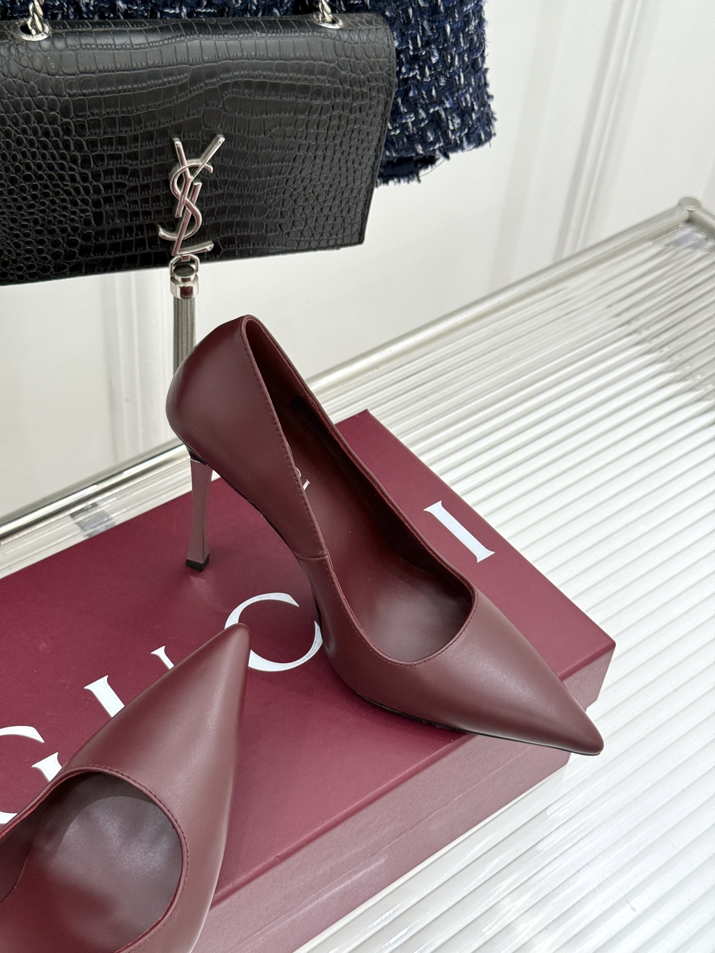 Gucci/古驰 26WF新品极简老花尖头高跟鞋Gucci 2026春夏极简新作以克制美学焕新经典GG老