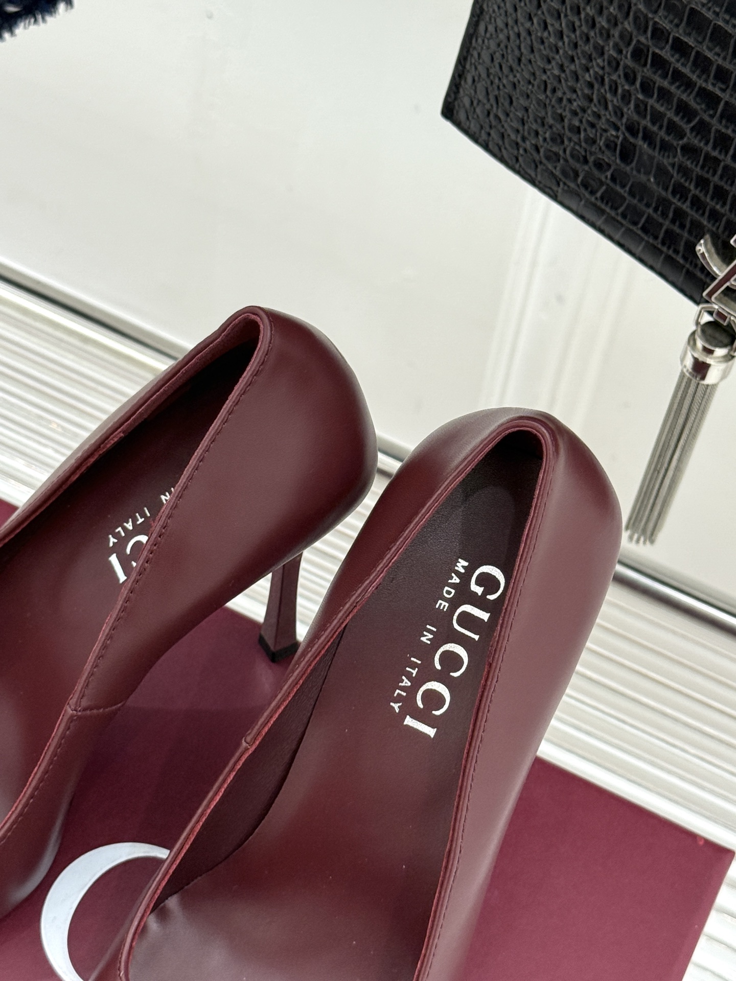 Gucci/古驰 26WF新品极简老花尖头高跟鞋Gucci 2026春夏极简新作以克制美学焕新经典GG老