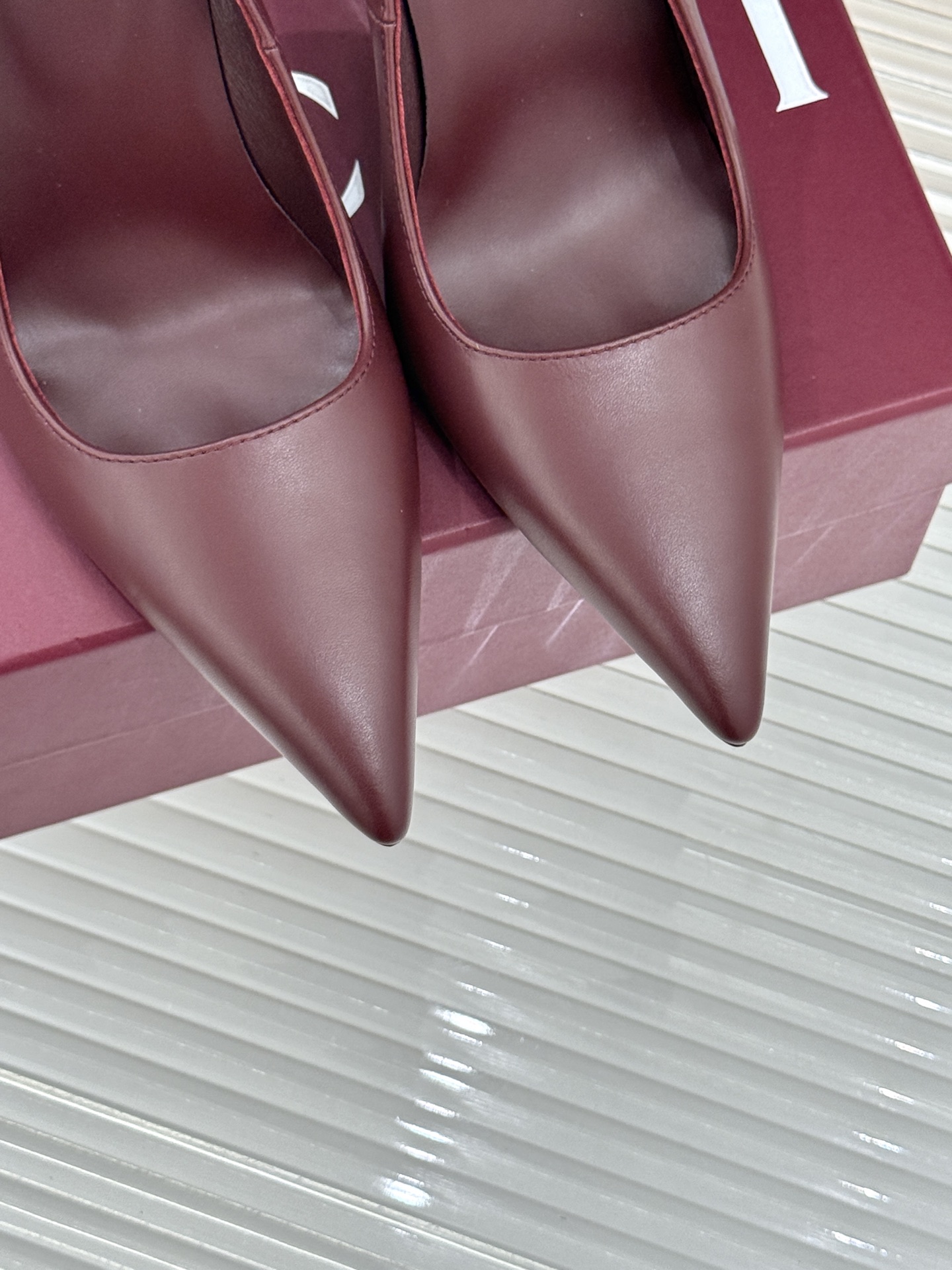 Gucci/古驰 26WF新品极简老花尖头高跟鞋Gucci 2026春夏极简新作以克制美学焕新经典GG老