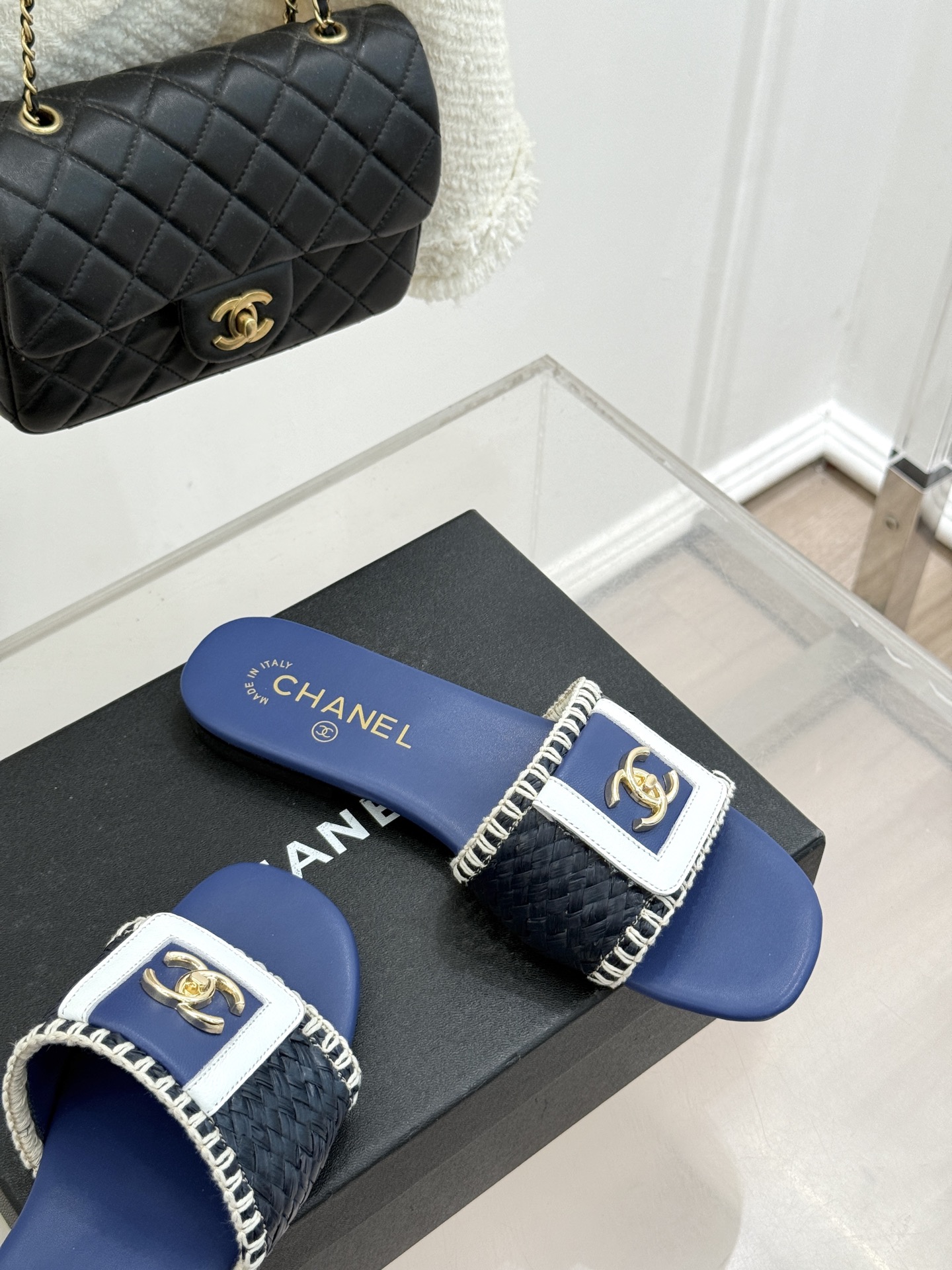 CHANE*｜小香经典编织双C翻盖拖鞋以手工编织美学诠释不费力的高级感。精选新疆长绒棉绳纯手工交织鞋面标