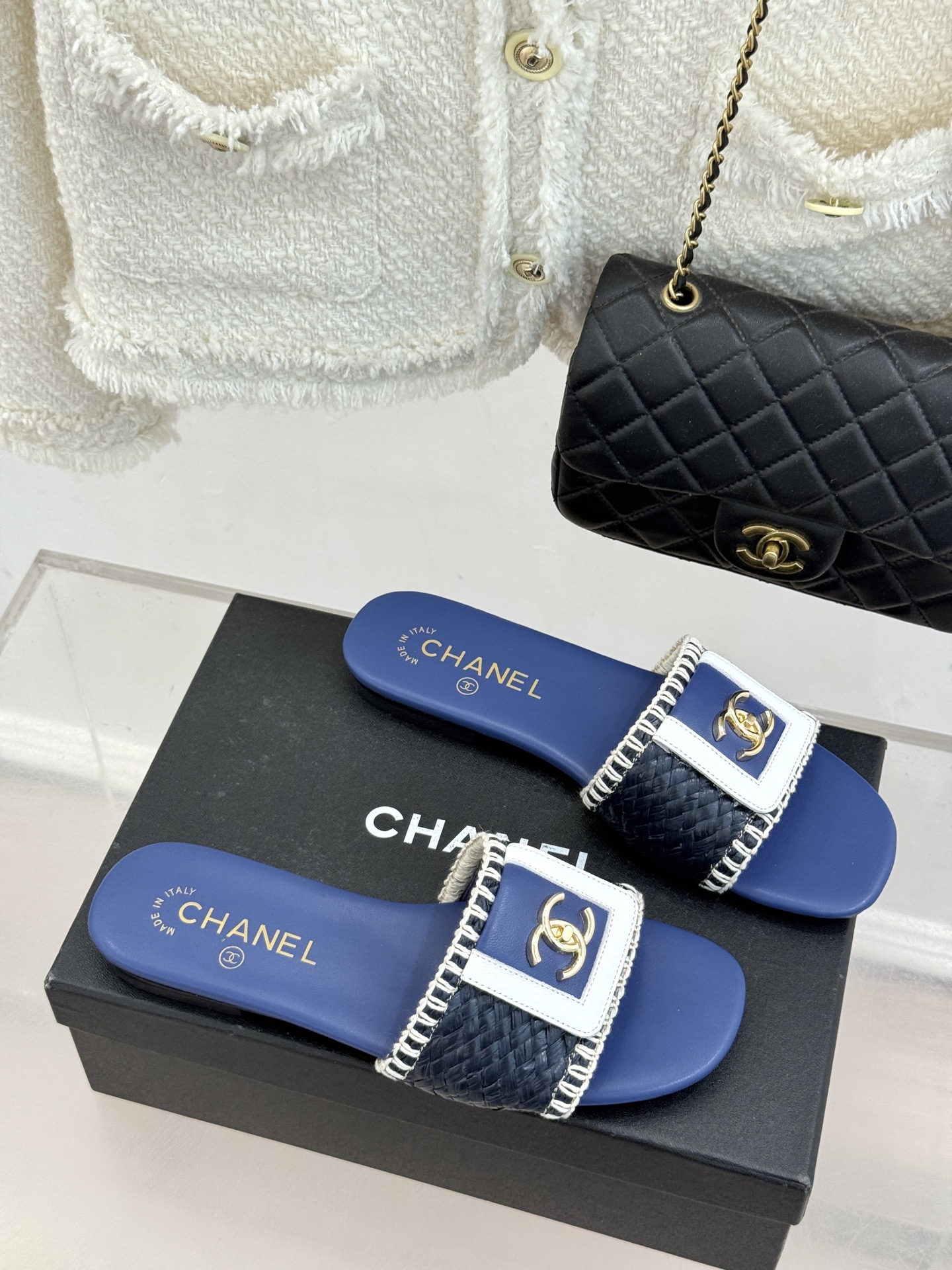 CHANE*｜小香经典编织双C翻盖拖鞋以手工编织美学诠释不费力的高级感。精选新疆长绒棉绳纯手工交织鞋面标