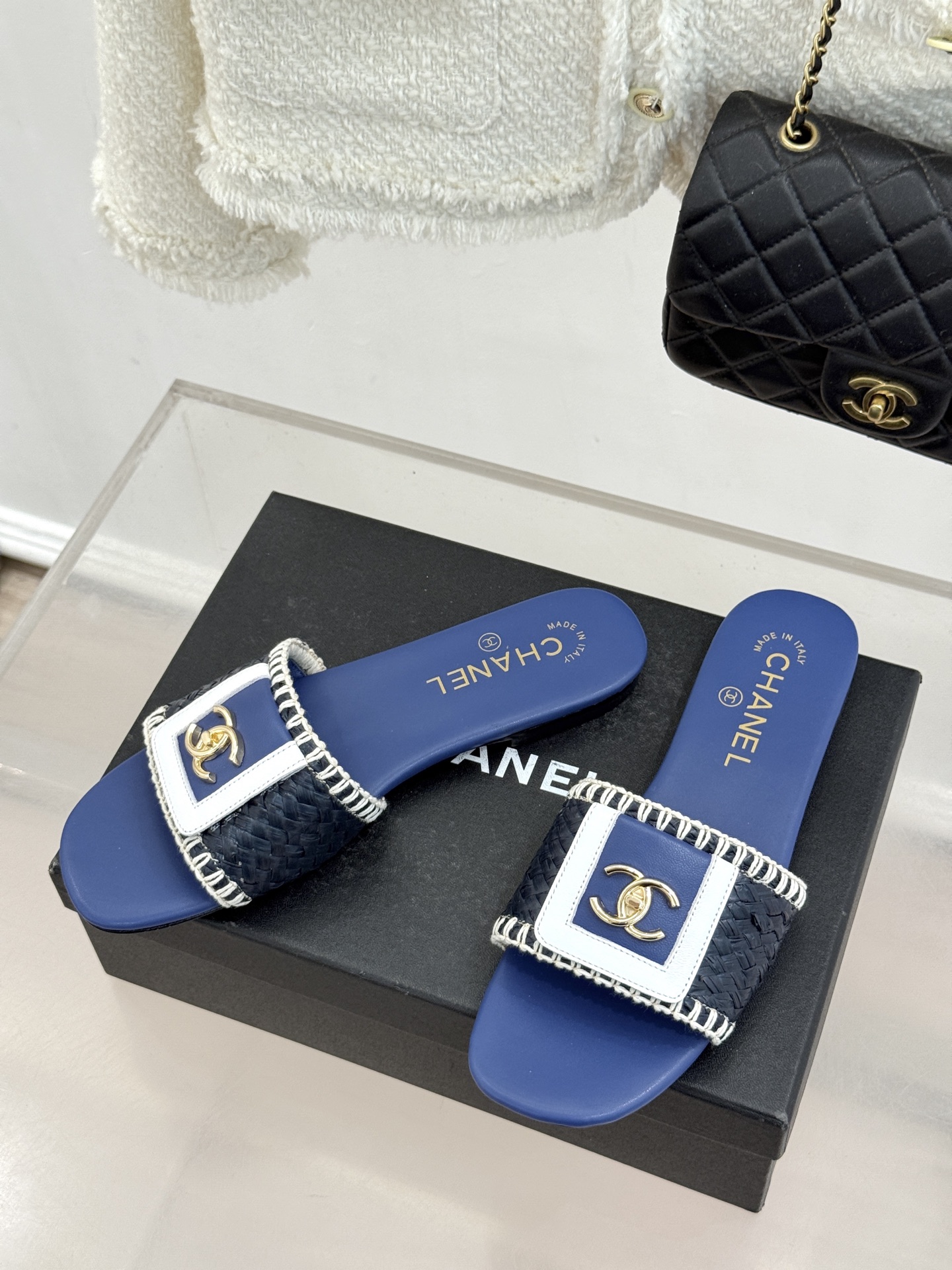 CHANE*｜小香经典编织双C翻盖拖鞋以手工编织美学诠释不费力的高级感。精选新疆长绒棉绳纯手工交织鞋面标