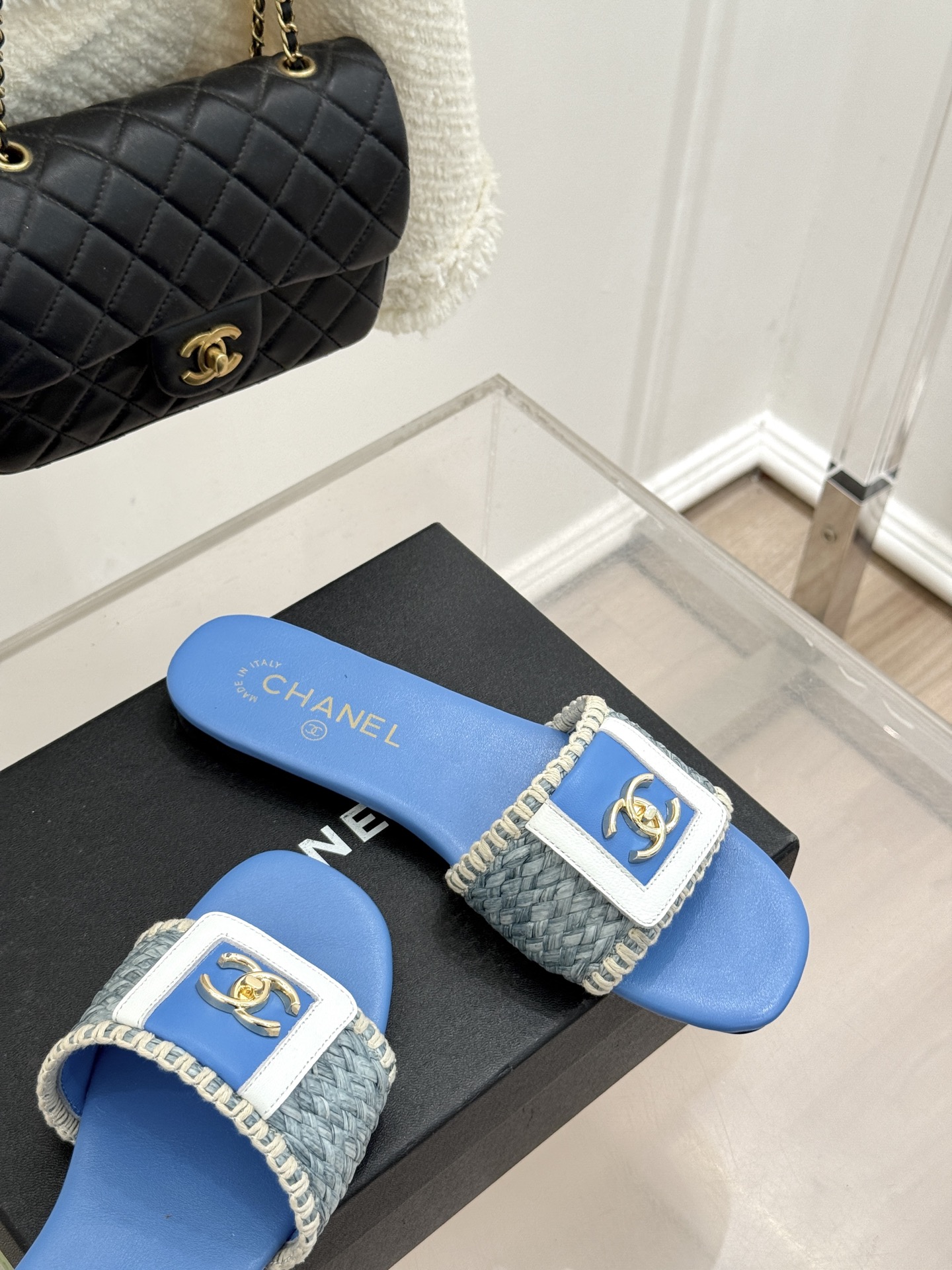 CHANE*｜小香经典编织双C翻盖拖鞋以手工编织美学诠释不费力的高级感。精选新疆长绒棉绳纯手工交织鞋面标