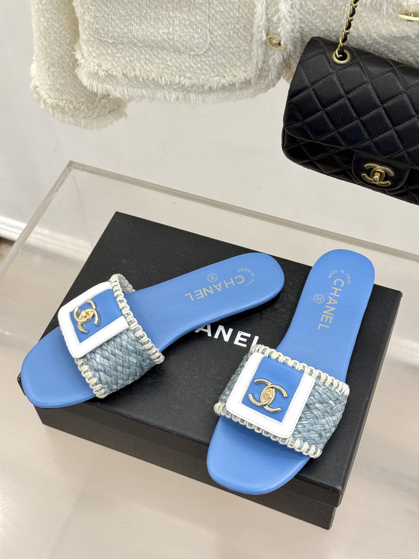 CHANE*｜小香经典编织双C翻盖拖鞋以手工编织美学诠释不费力的高级感。精选新疆长绒棉绳纯手工交织鞋面标