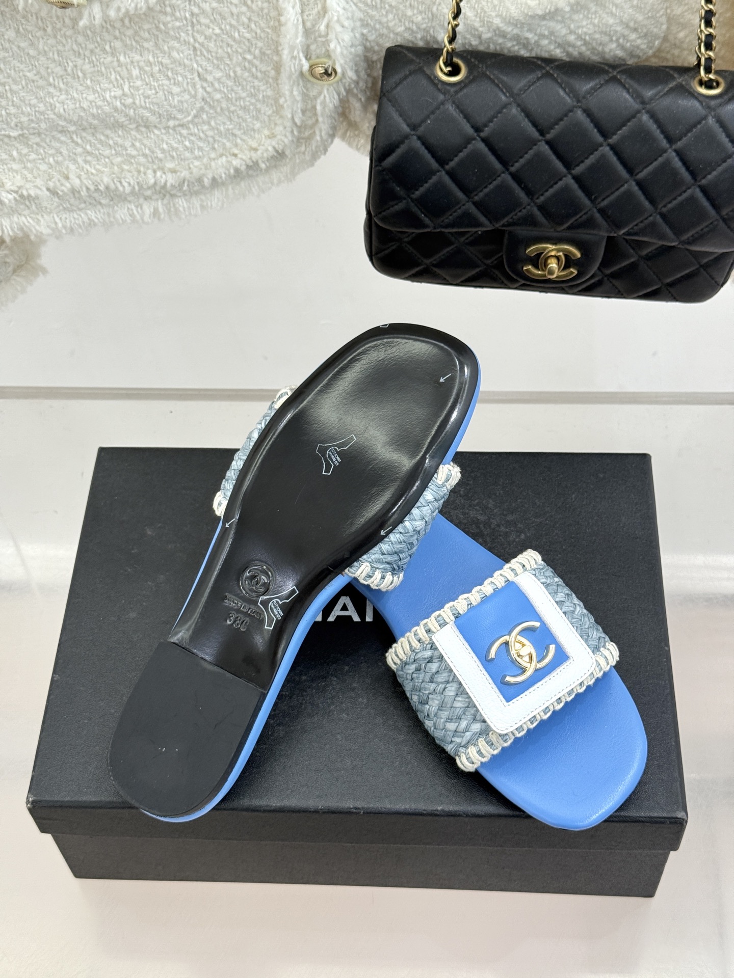 CHANE*｜小香经典编织双C翻盖拖鞋以手工编织美学诠释不费力的高级感。精选新疆长绒棉绳纯手工交织鞋面标