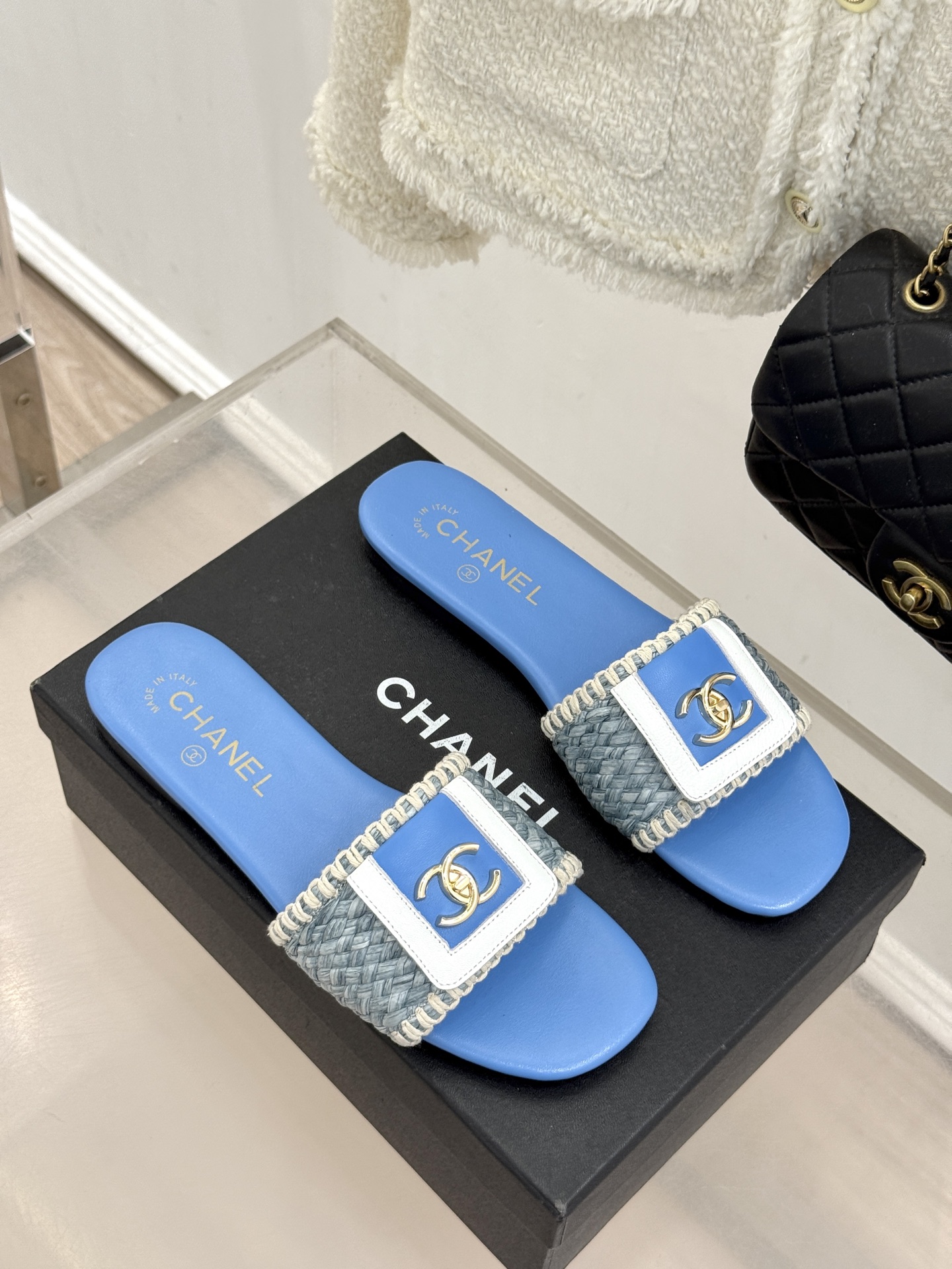 CHANE*｜小香经典编织双C翻盖拖鞋以手工编织美学诠释不费力的高级感。精选新疆长绒棉绳纯手工交织鞋面标