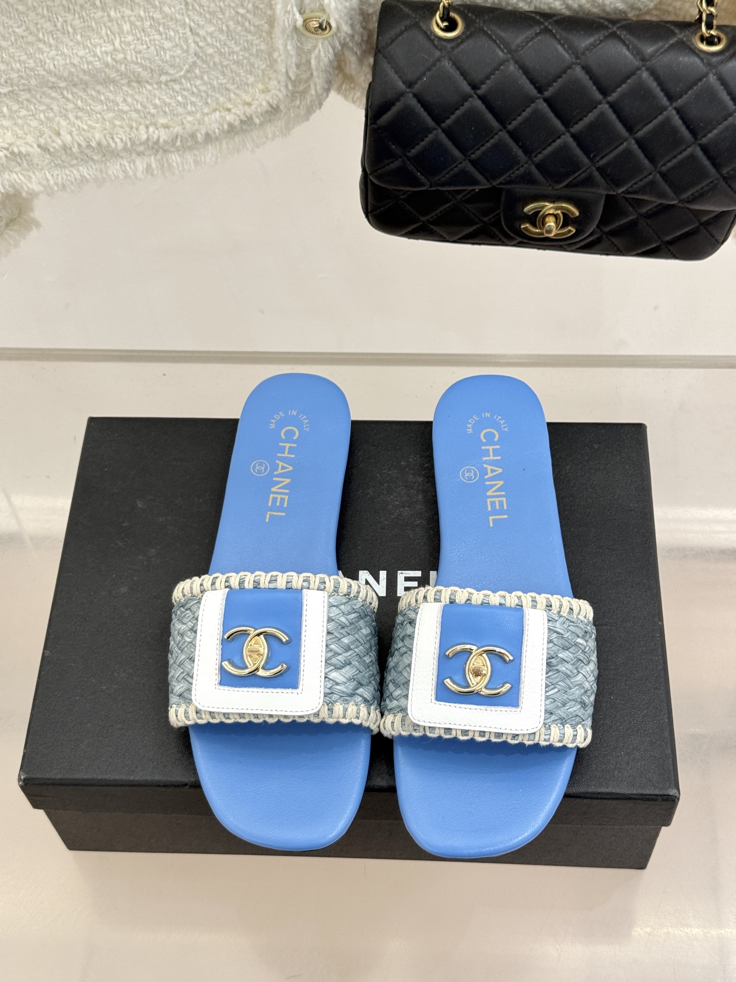 CHANE*｜小香经典编织双C翻盖拖鞋以手工编织美学诠释不费力的高级感。精选新疆长绒棉绳纯手工交织鞋面标