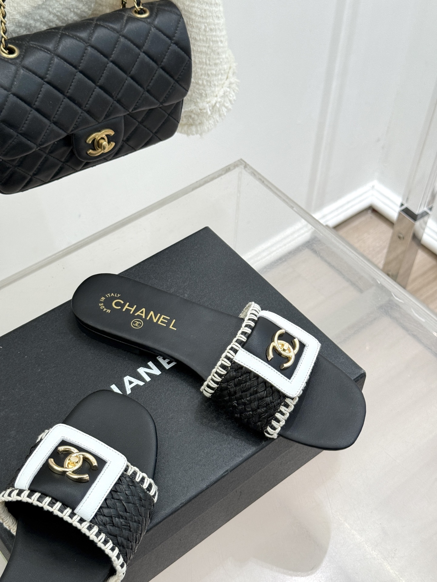 CHANE*｜小香经典编织双C翻盖拖鞋以手工编织美学诠释不费力的高级感。精选新疆长绒棉绳纯手工交织鞋面标