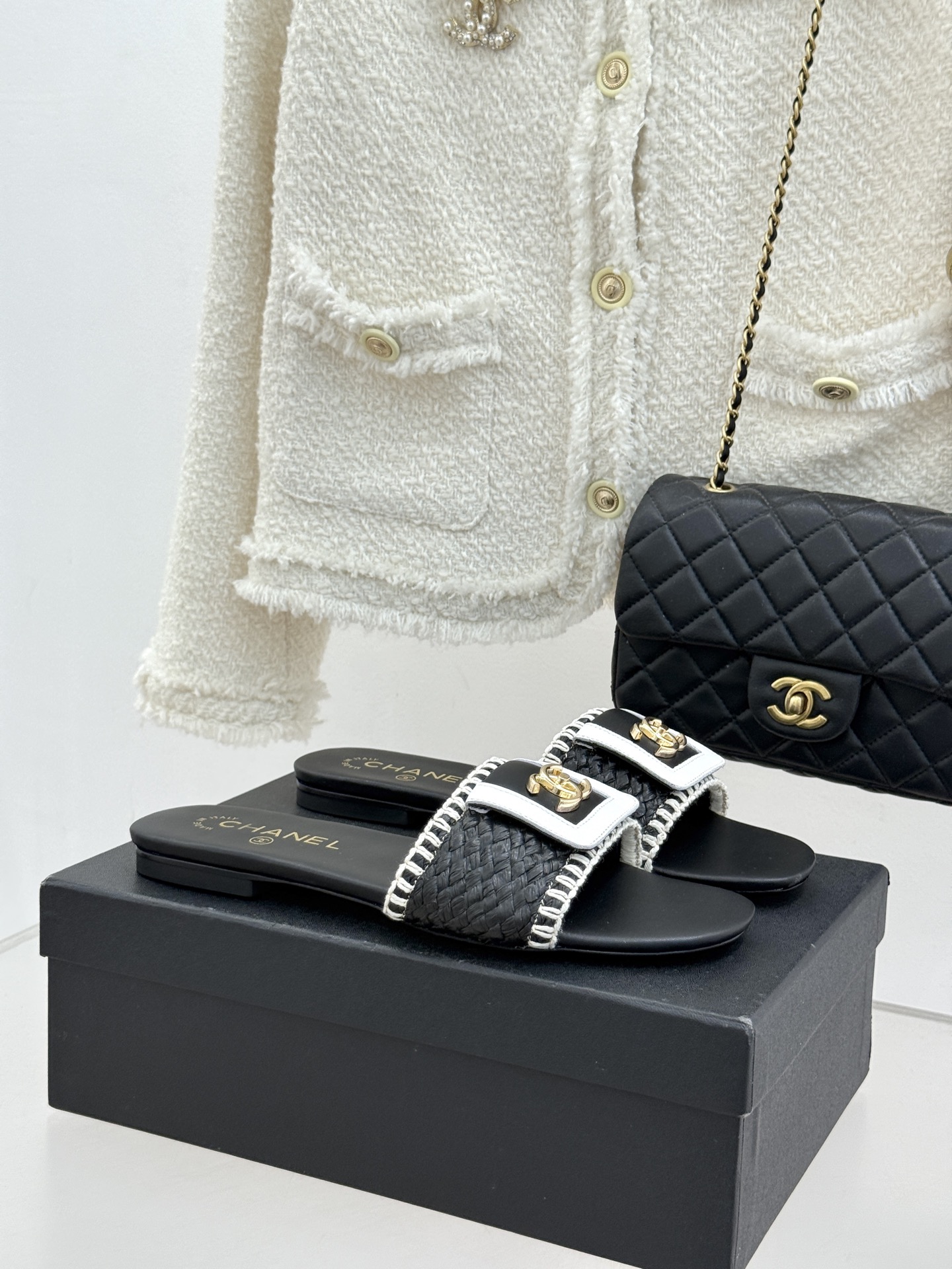 CHANE*｜小香经典编织双C翻盖拖鞋以手工编织美学诠释不费力的高级感。精选新疆长绒棉绳纯手工交织鞋面标