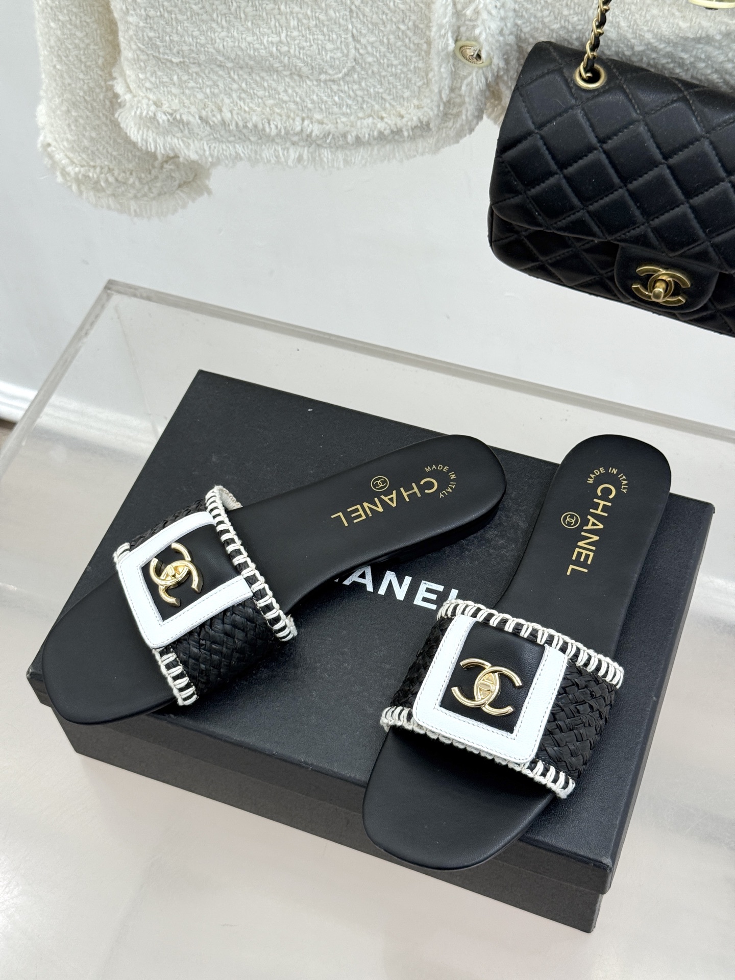 CHANE*｜小香经典编织双C翻盖拖鞋以手工编织美学诠释不费力的高级感。精选新疆长绒棉绳纯手工交织鞋面标