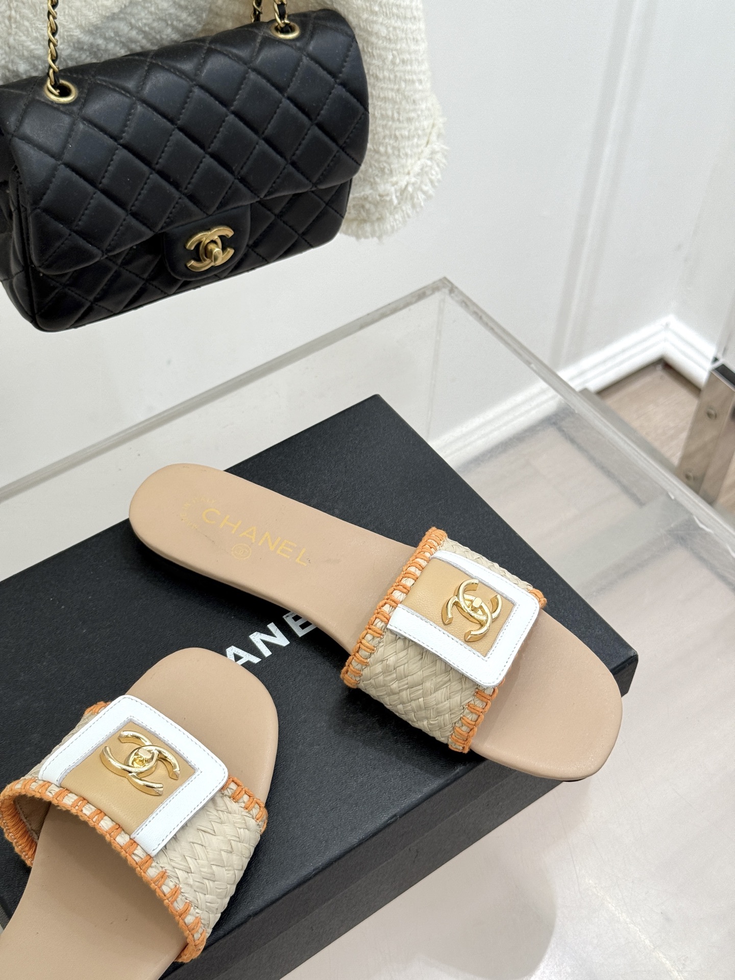 CHANE*｜小香经典编织双C翻盖拖鞋以手工编织美学诠释不费力的高级感。精选新疆长绒棉绳纯手工交织鞋面标