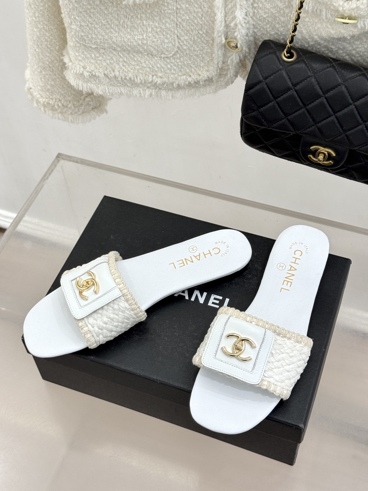 CHANE*｜小香经典编织双C翻盖拖鞋以手工编织美学诠释不费力的高级感。精选新疆长绒棉绳纯手工交织鞋面标