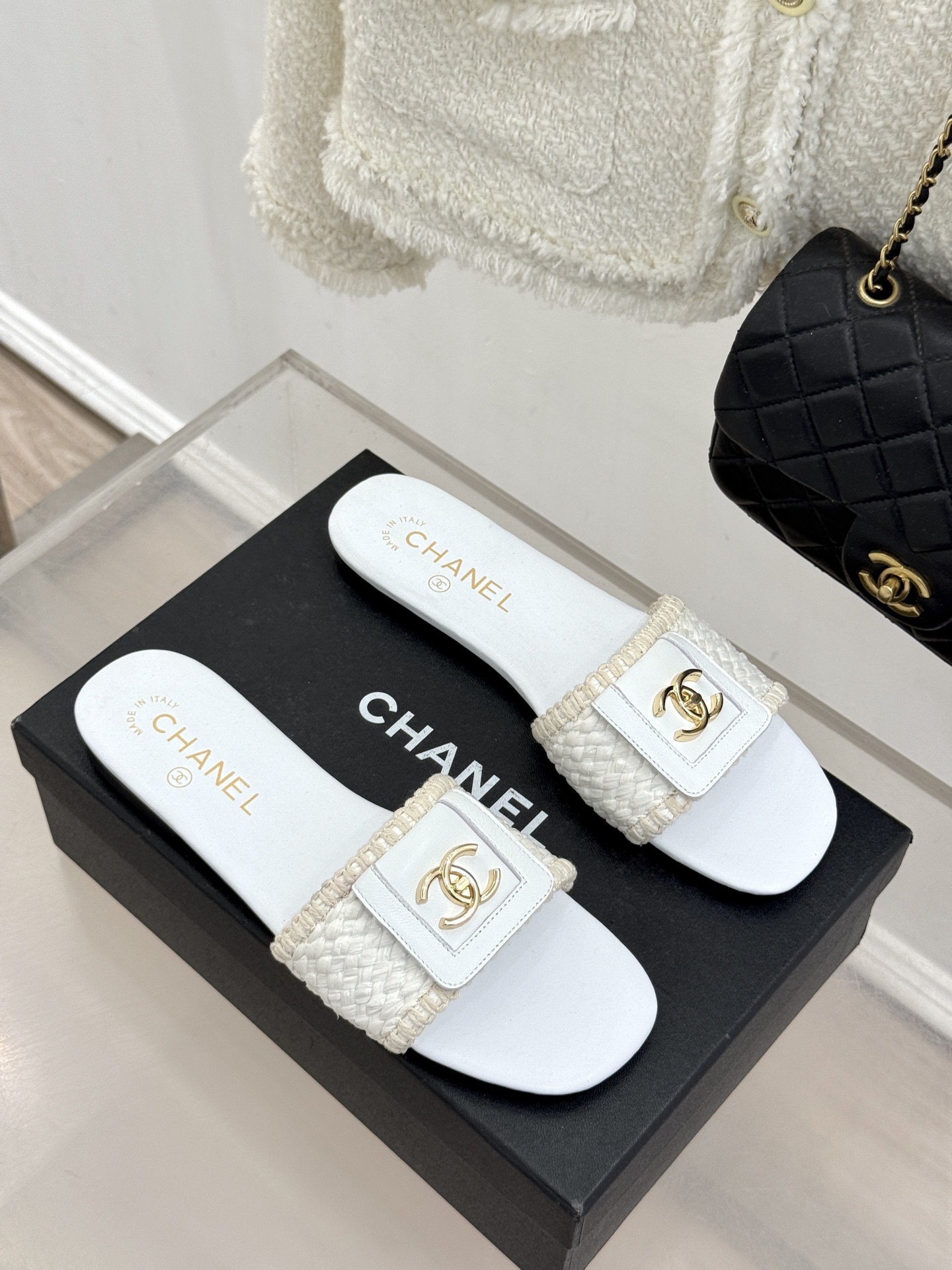 CHANE*｜小香经典编织双C翻盖拖鞋以手工编织美学诠释不费力的高级感。精选新疆长绒棉绳纯手工交织鞋面标