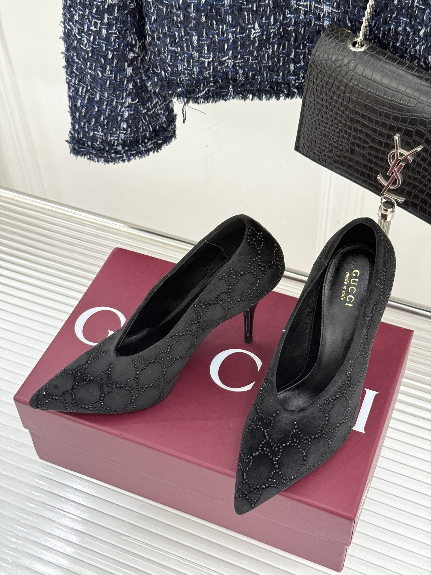 Gucci/古驰26WF新品尖头双G水钻丝绒高跟鞋以丝绒与水钻重释意式奢华。复古尖头利落修长 完美修饰脚