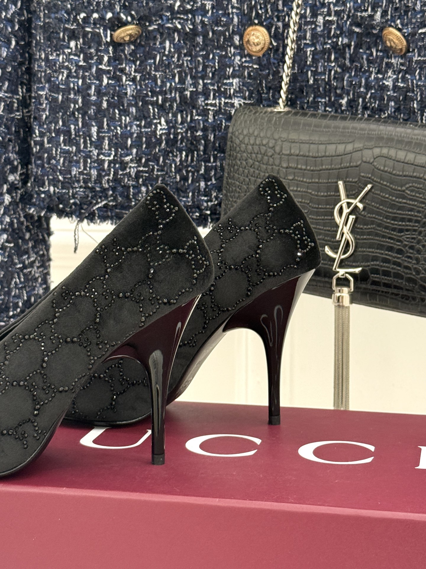 Gucci/古驰26WF新品尖头双G水钻丝绒高跟鞋以丝绒与水钻重释意式奢华。复古尖头利落修长 完美修饰脚