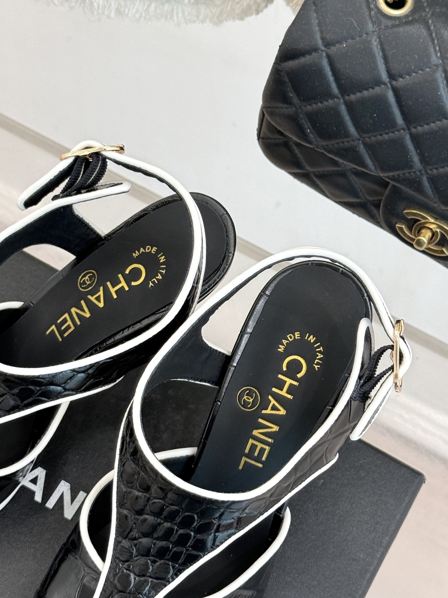 CHANE* ｜小香26P新品T字带方头高跟凉鞋以复古方头重塑法式优雅利落线条勾勒足部轮廓自带90年代摩