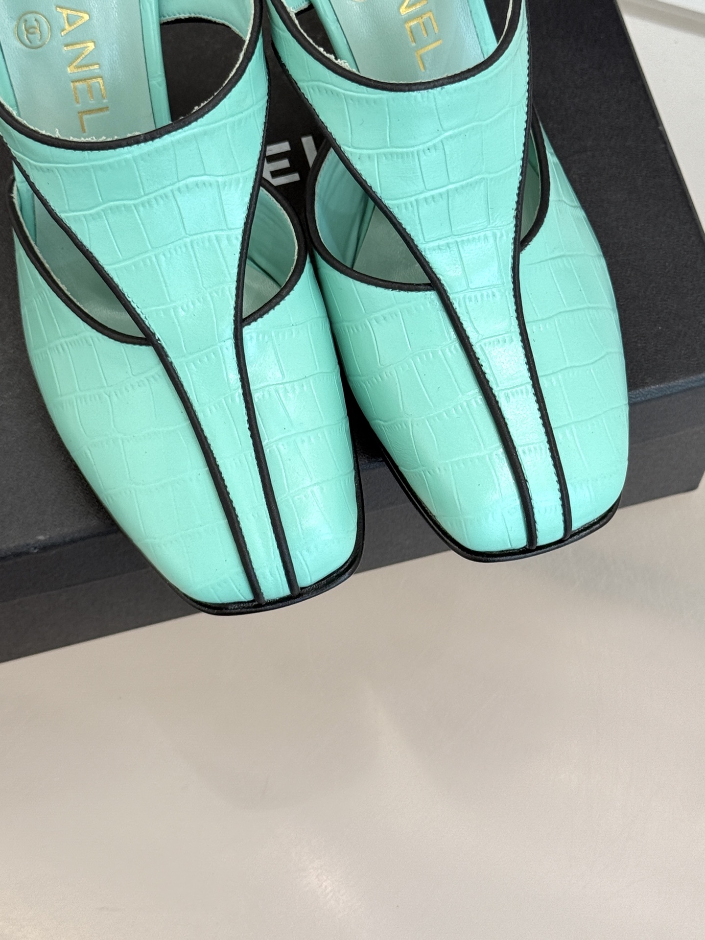 CHANE* ｜小香26P新品T字带方头高跟凉鞋以复古方头重塑法式优雅利落线条勾勒足部轮廓自带90年代摩
